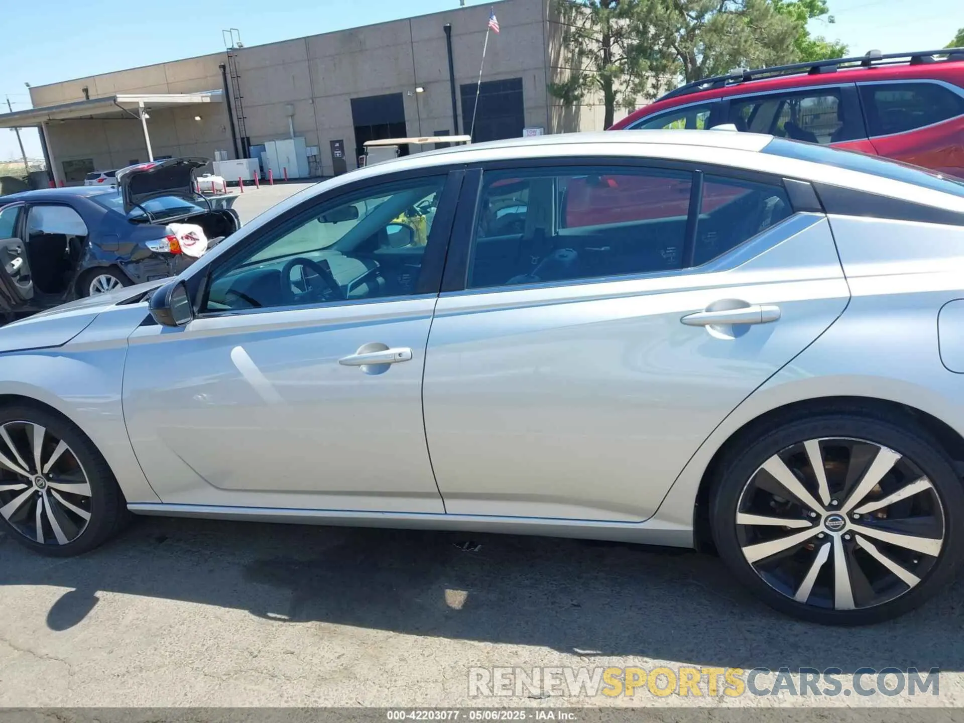 13 Photograph of a damaged car 1N4BL4CV8KC199739 NISSAN ALTIMA 2019