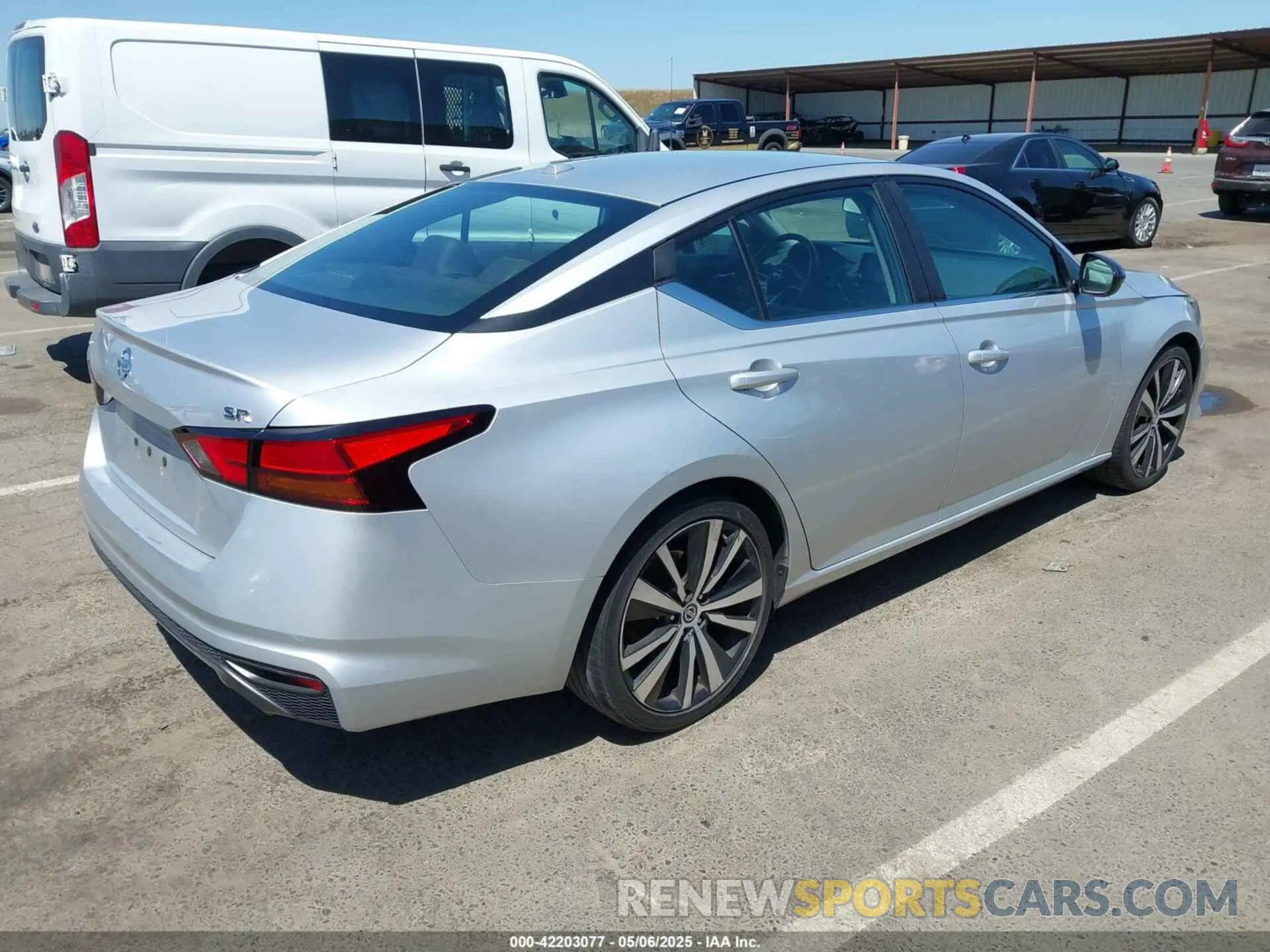 4 Photograph of a damaged car 1N4BL4CV8KC199739 NISSAN ALTIMA 2019