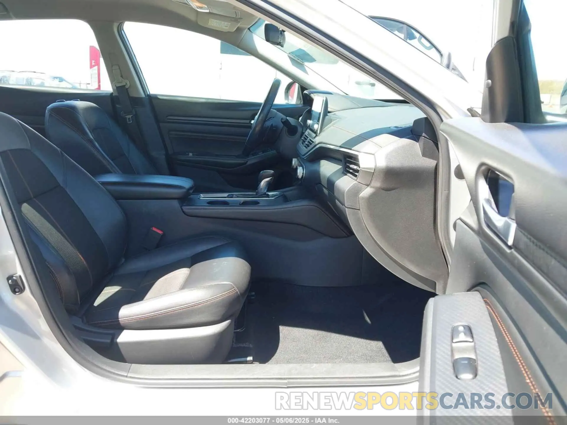5 Photograph of a damaged car 1N4BL4CV8KC199739 NISSAN ALTIMA 2019