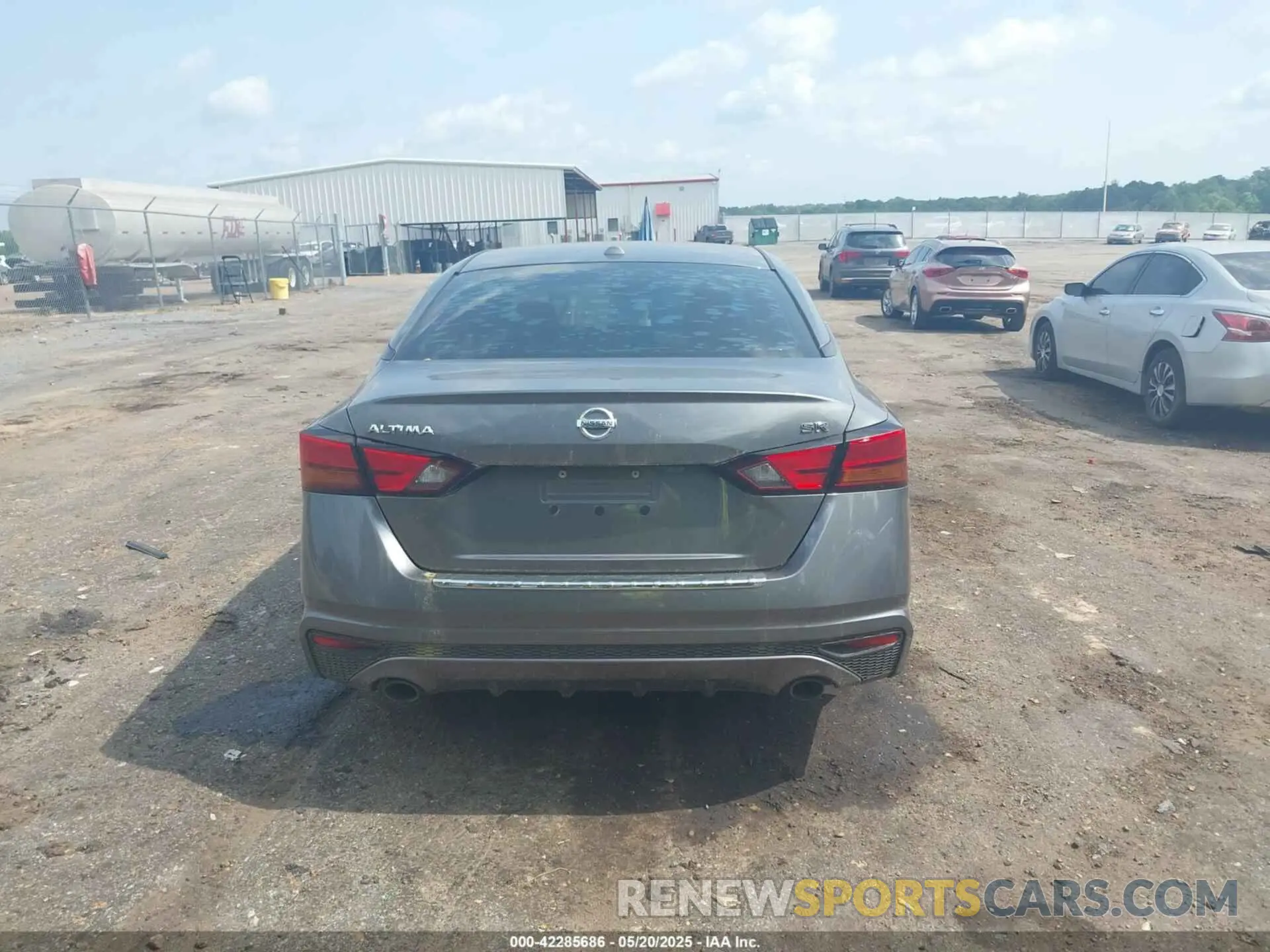 16 Photograph of a damaged car 1N4BL4CV8KC220878 NISSAN ALTIMA 2019