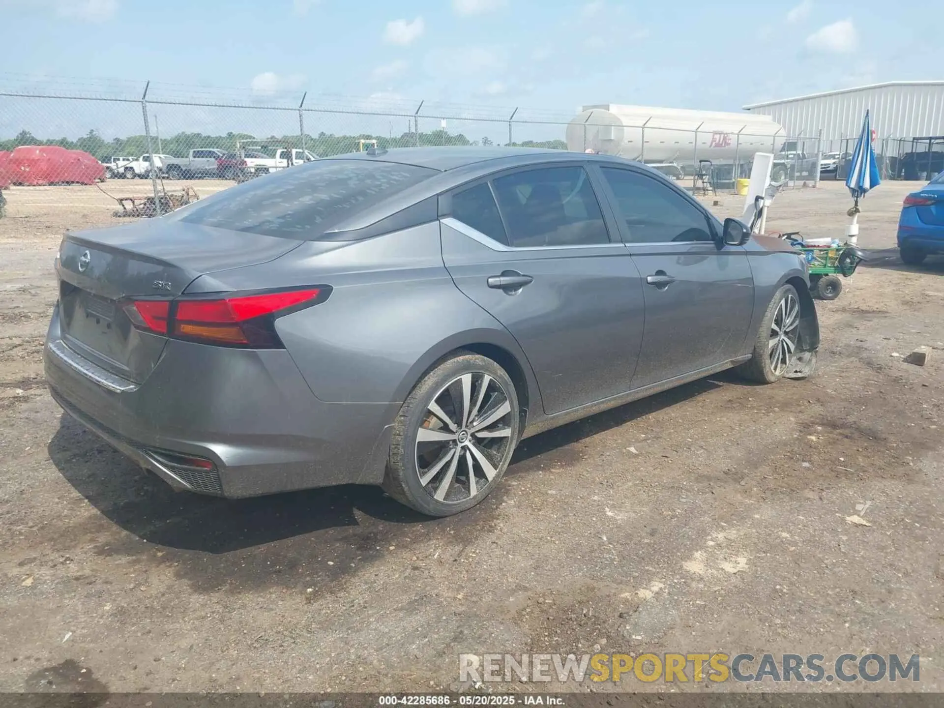4 Photograph of a damaged car 1N4BL4CV8KC220878 NISSAN ALTIMA 2019