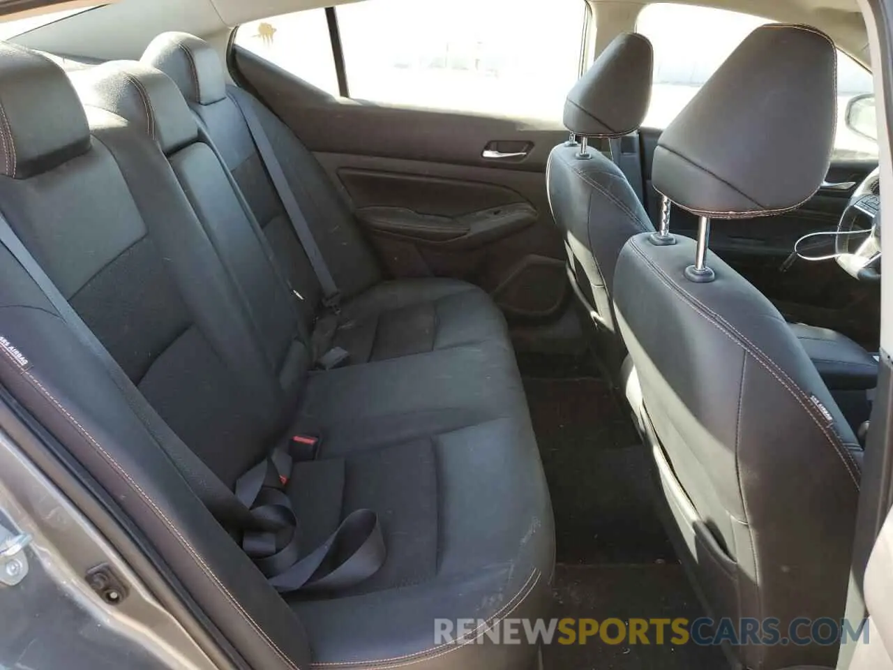 10 Photograph of a damaged car 1N4BL4CV9KC174820 NISSAN ALTIMA 2019