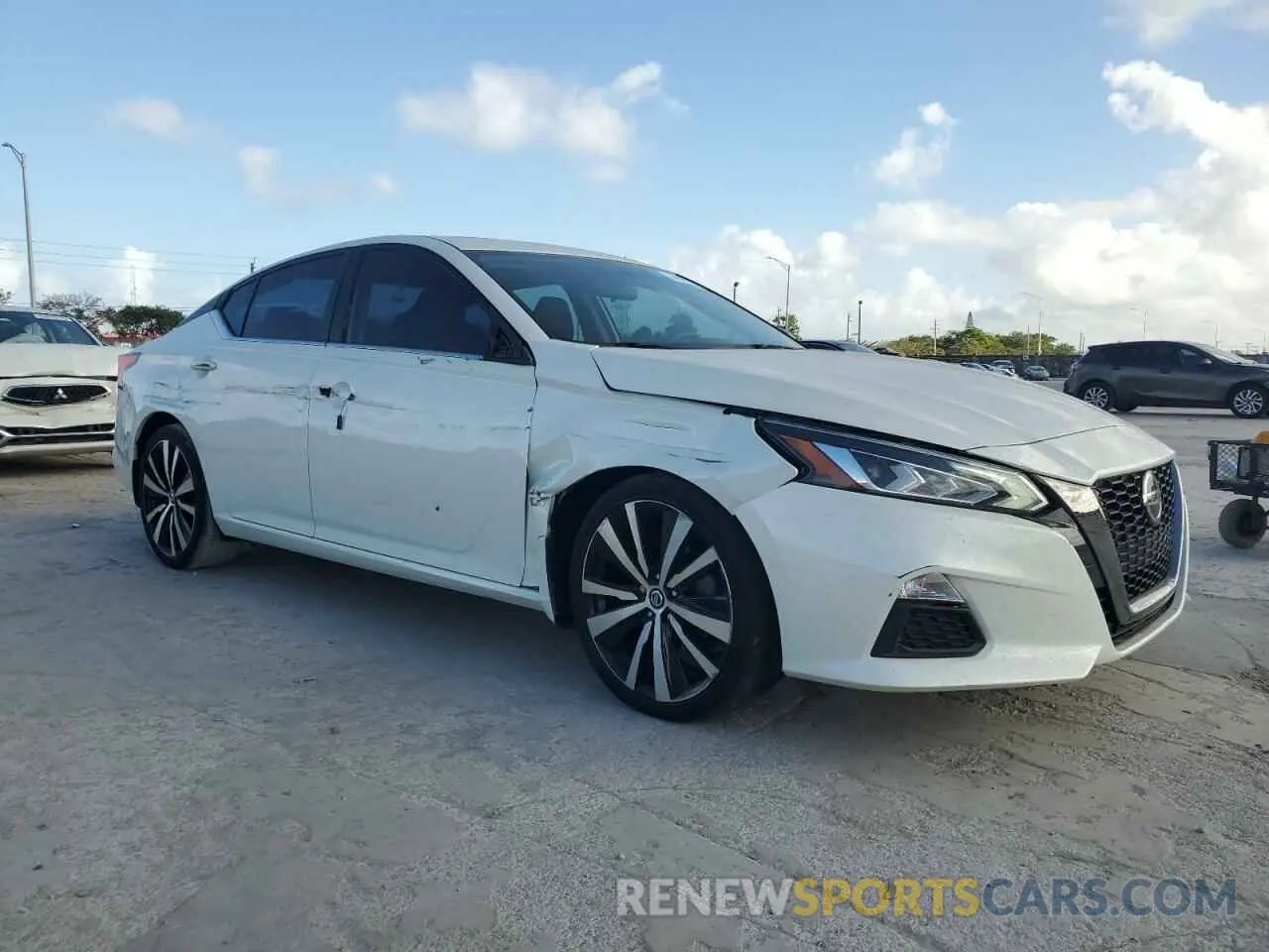 4 Photograph of a damaged car 1N4BL4CV9KC190208 NISSAN ALTIMA 2019