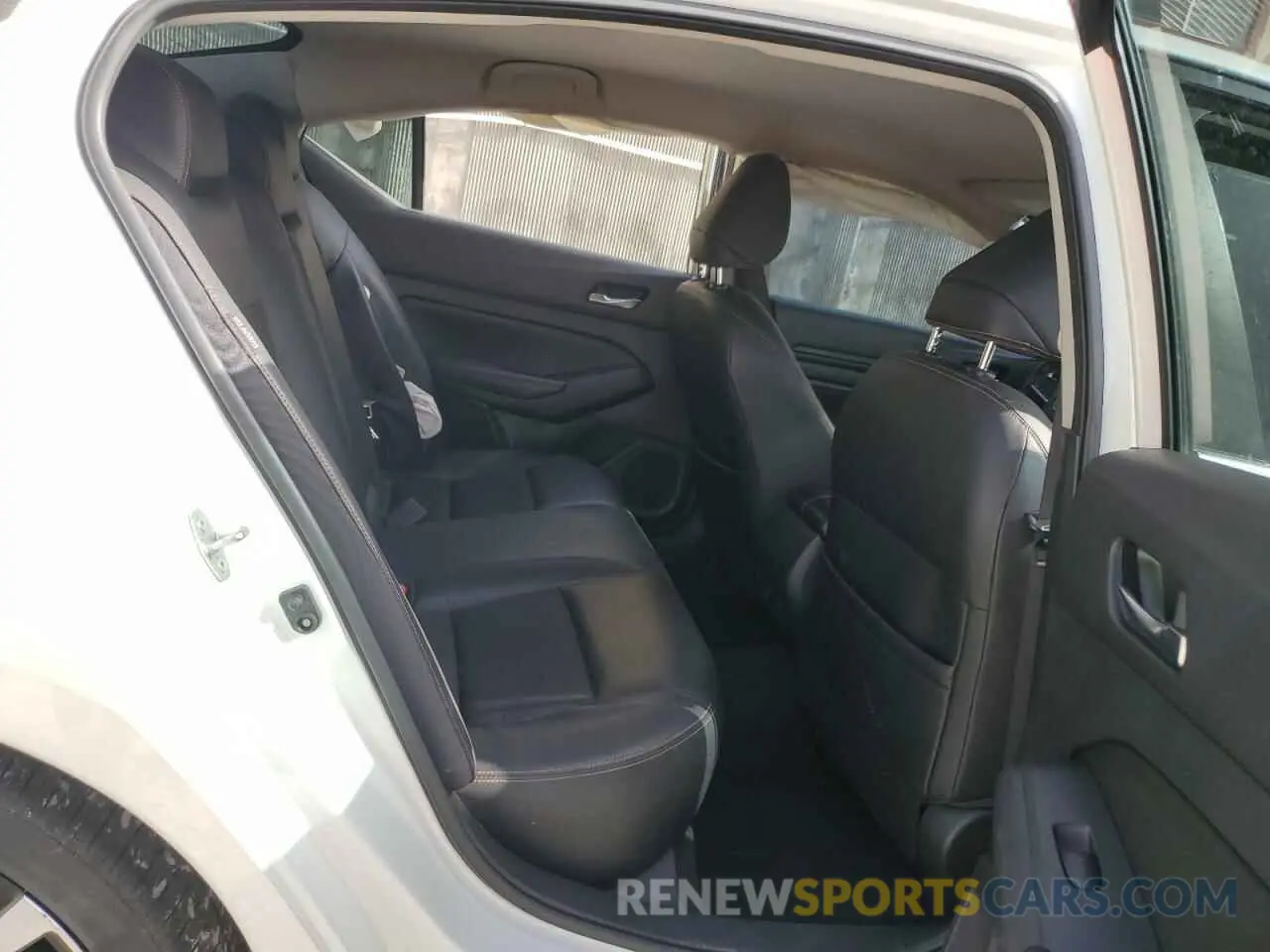 10 Photograph of a damaged car 1N4BL4CV9KC198311 NISSAN ALTIMA 2019