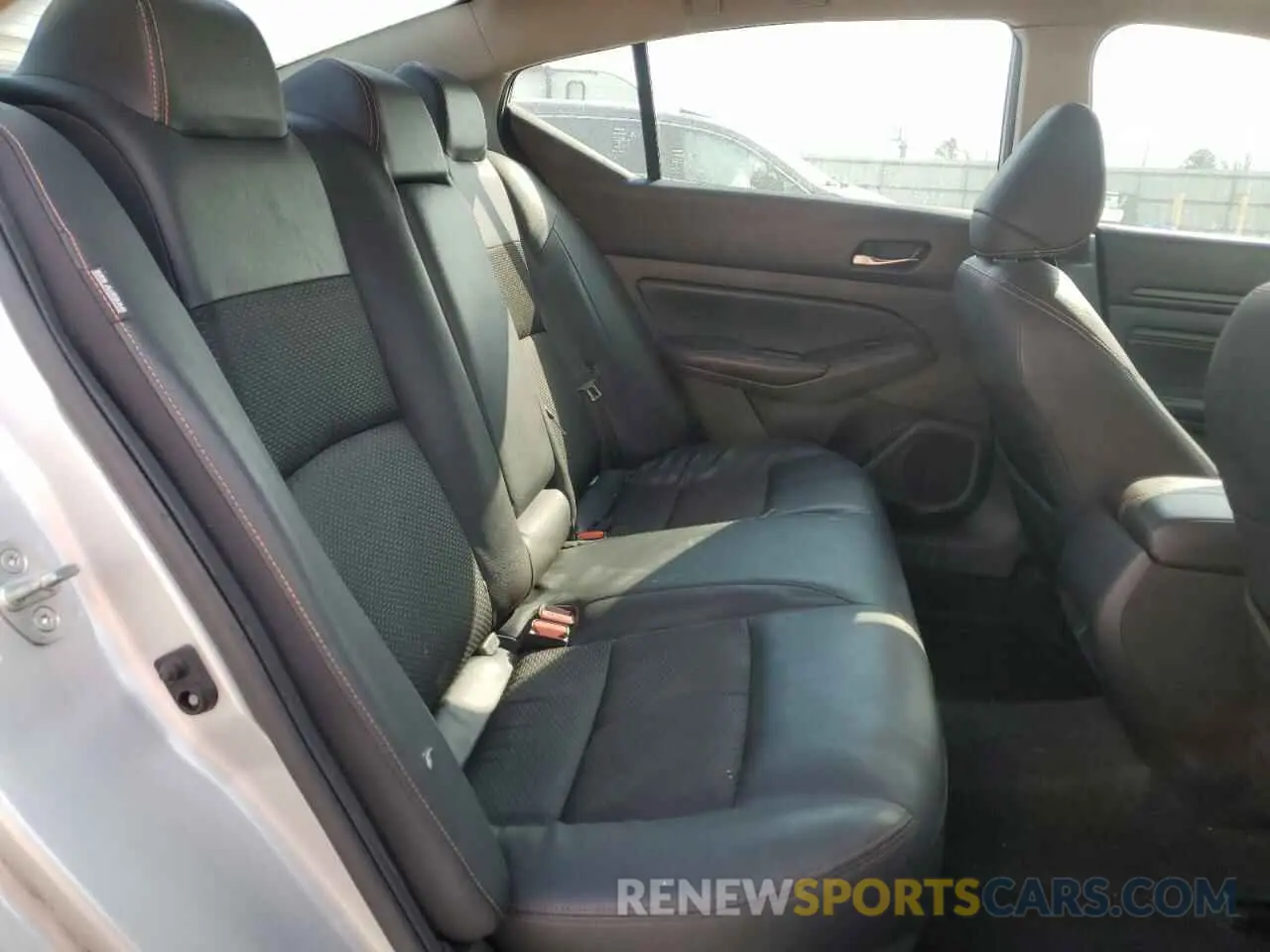 10 Photograph of a damaged car 1N4BL4CVXKC101293 NISSAN ALTIMA 2019