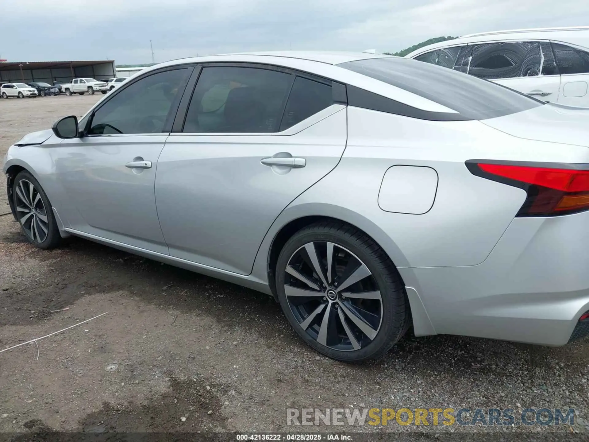14 Photograph of a damaged car 1N4BL4CVXKC104002 NISSAN ALTIMA 2019