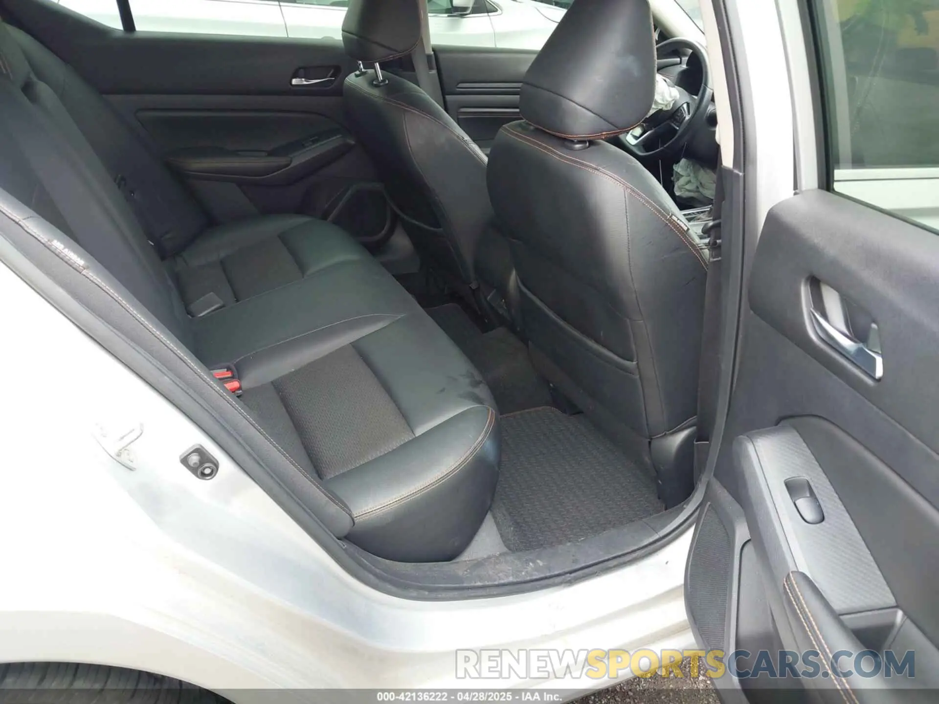 8 Photograph of a damaged car 1N4BL4CVXKC104002 NISSAN ALTIMA 2019