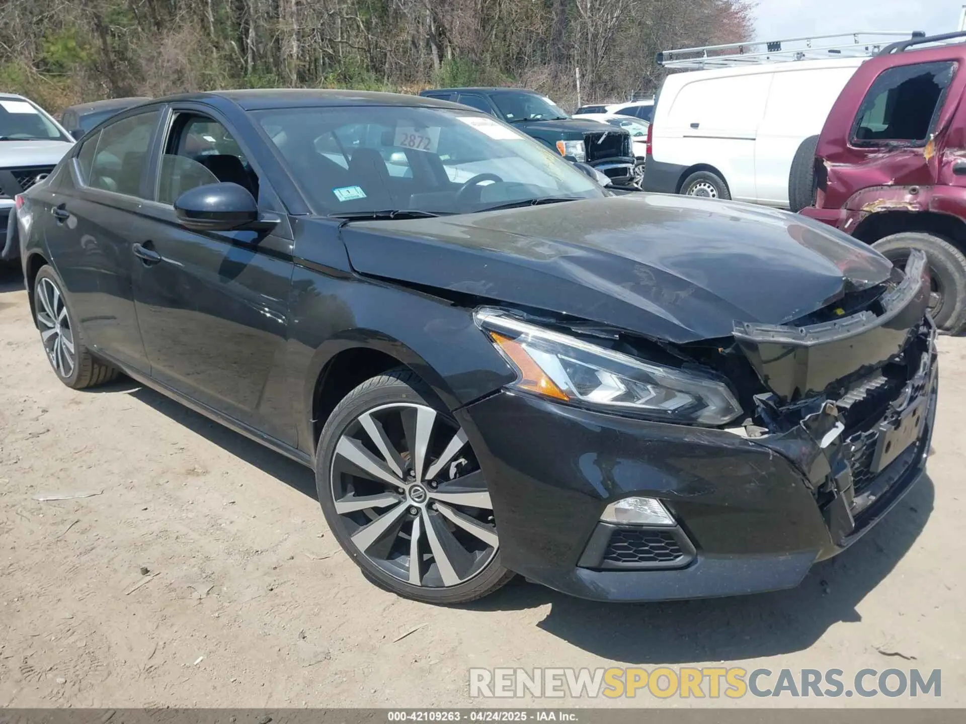 1 Photograph of a damaged car 1N4BL4CW1KC256520 NISSAN ALTIMA 2019
