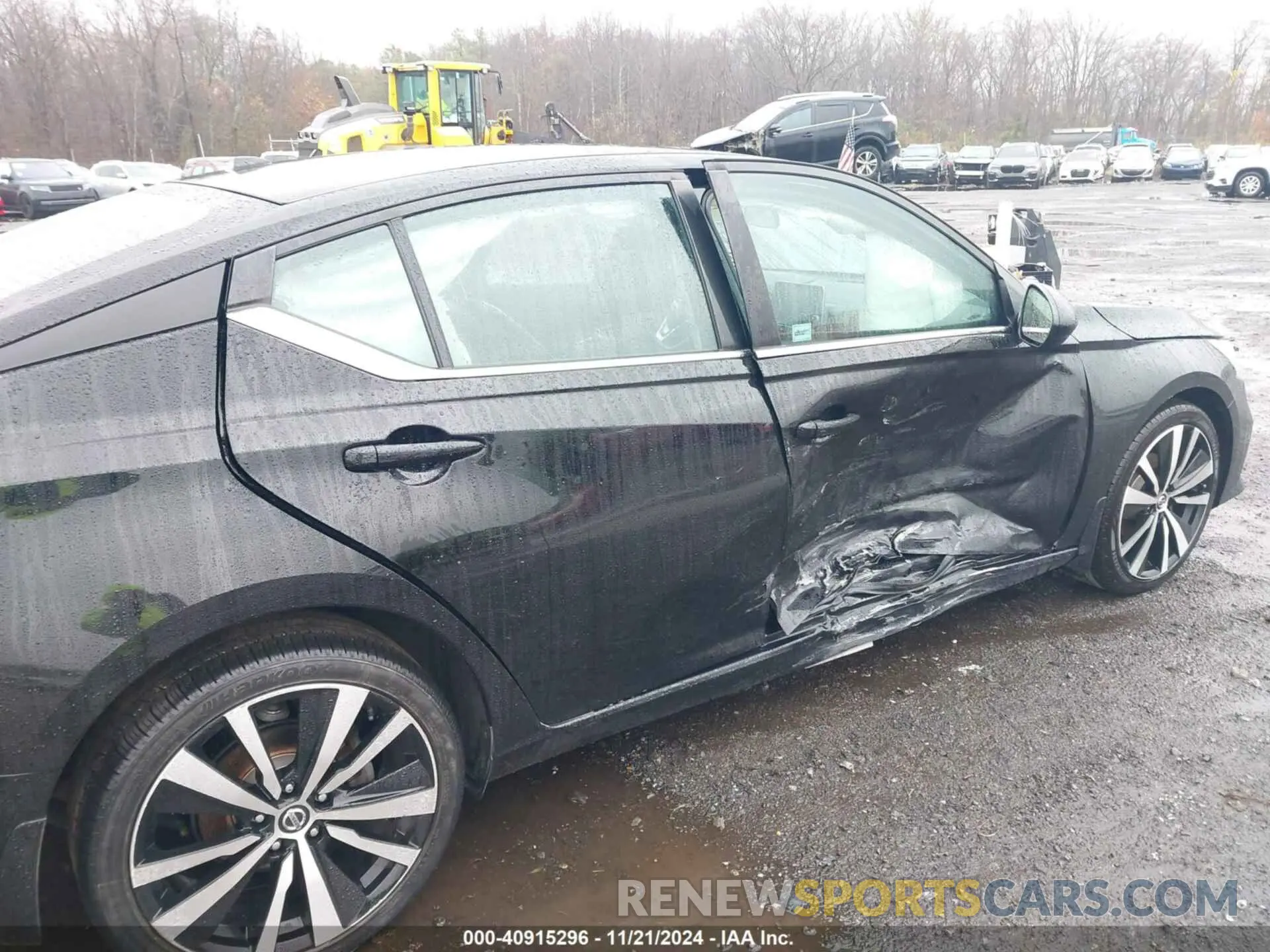 17 Photograph of a damaged car 1N4BL4CW6KC182088 NISSAN ALTIMA 2019