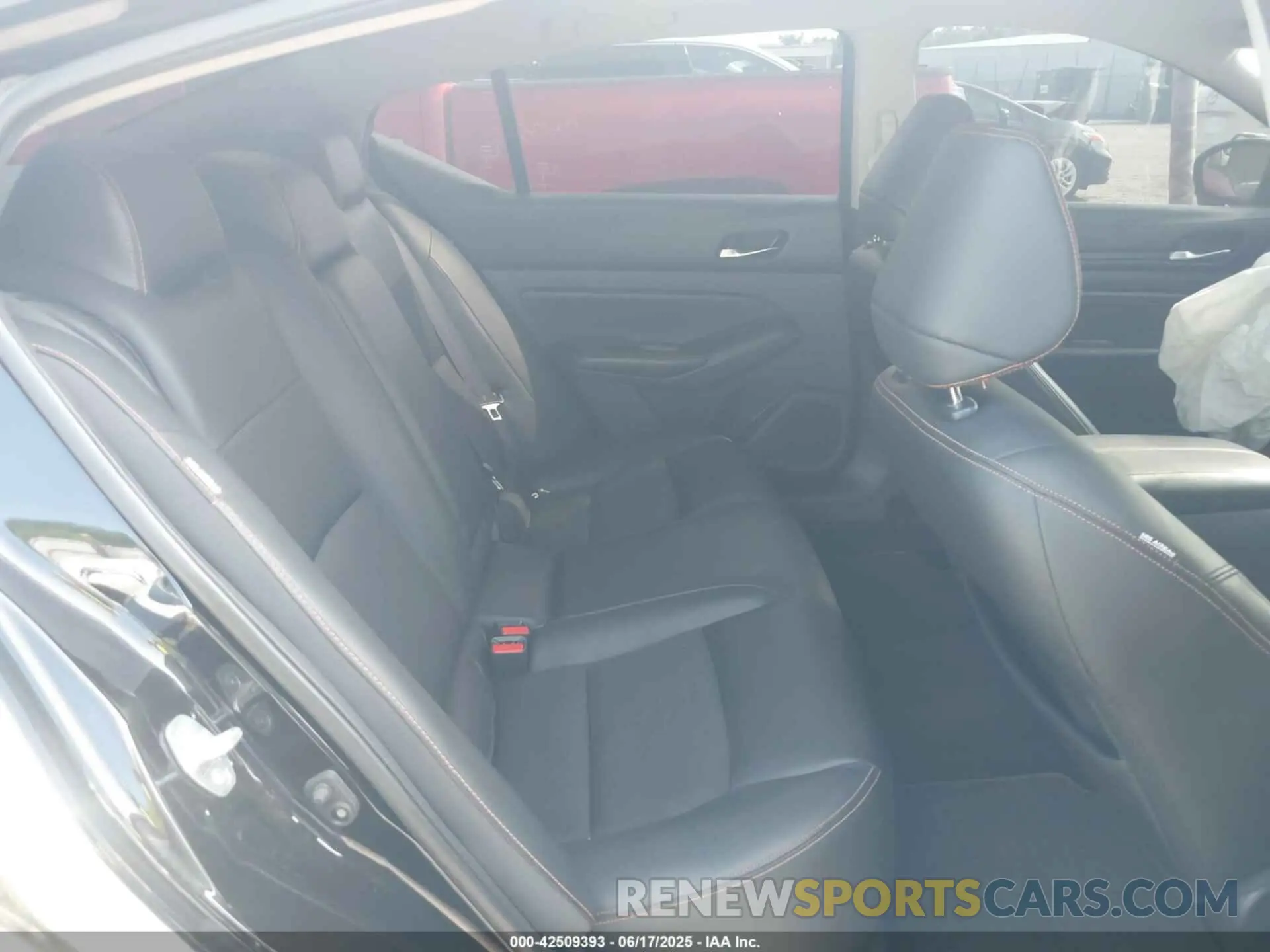 8 Photograph of a damaged car 1N4BL4CW6KN304016 NISSAN ALTIMA 2019