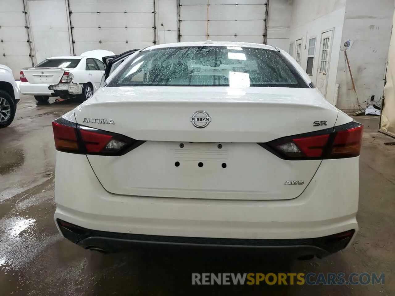 6 Photograph of a damaged car 1N4BL4CW6KN323388 NISSAN ALTIMA 2019