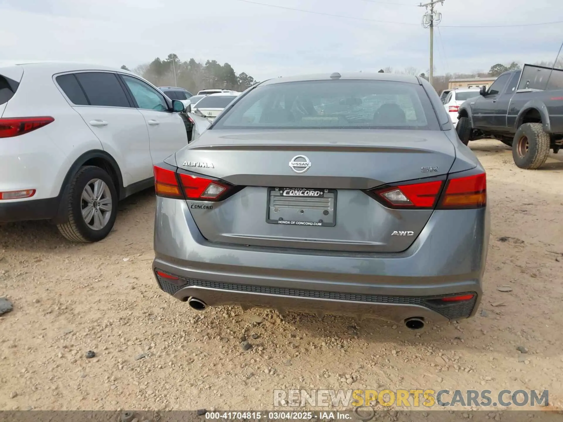 16 Photograph of a damaged car 1N4BL4CW7KN325361 NISSAN ALTIMA 2019
