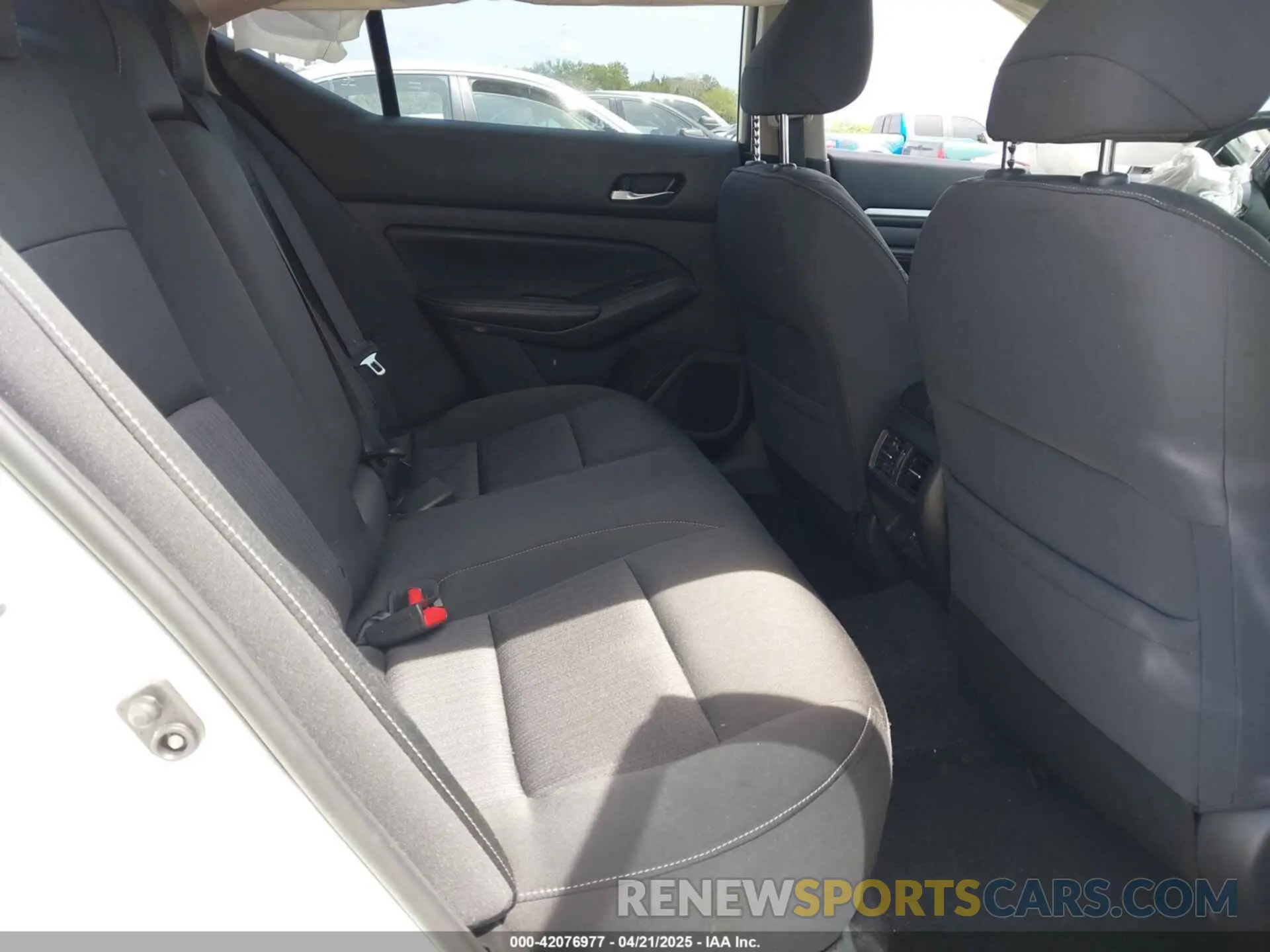 8 Photograph of a damaged car 1N4BL4DV0KC114312 NISSAN ALTIMA 2019
