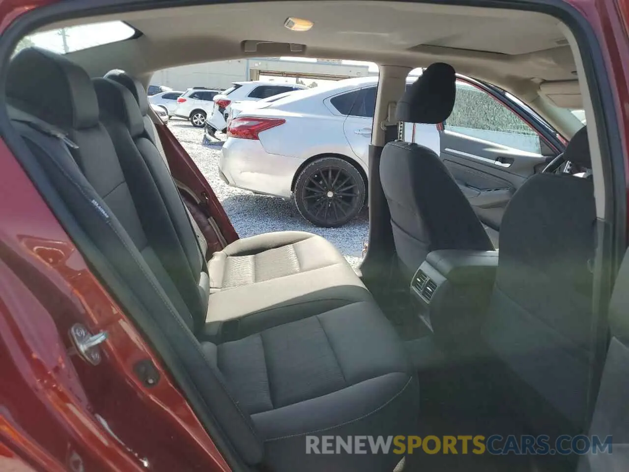 10 Photograph of a damaged car 1N4BL4DV1KN303863 NISSAN ALTIMA 2019