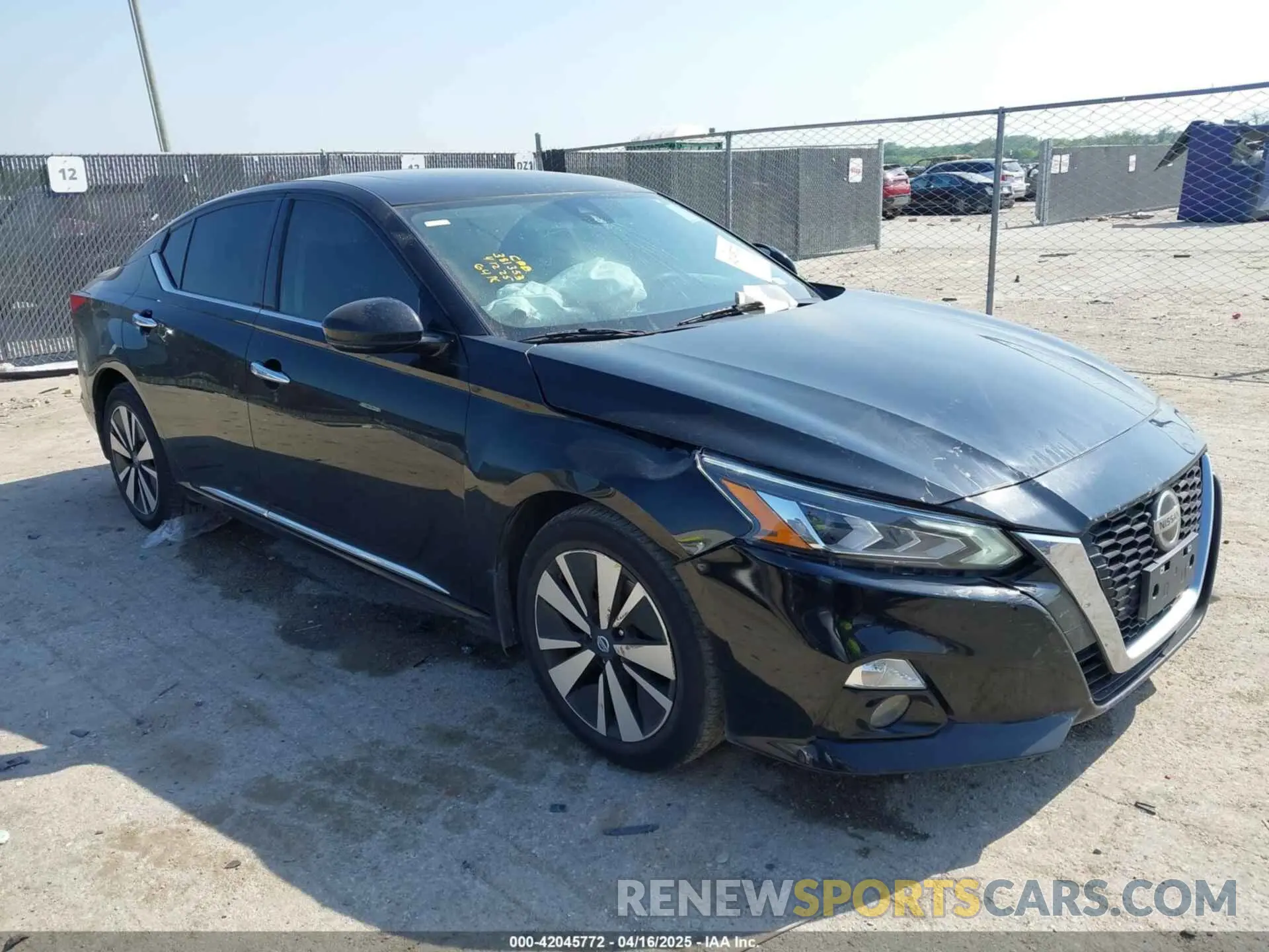 1 Photograph of a damaged car 1N4BL4DV2KC111475 NISSAN ALTIMA 2019