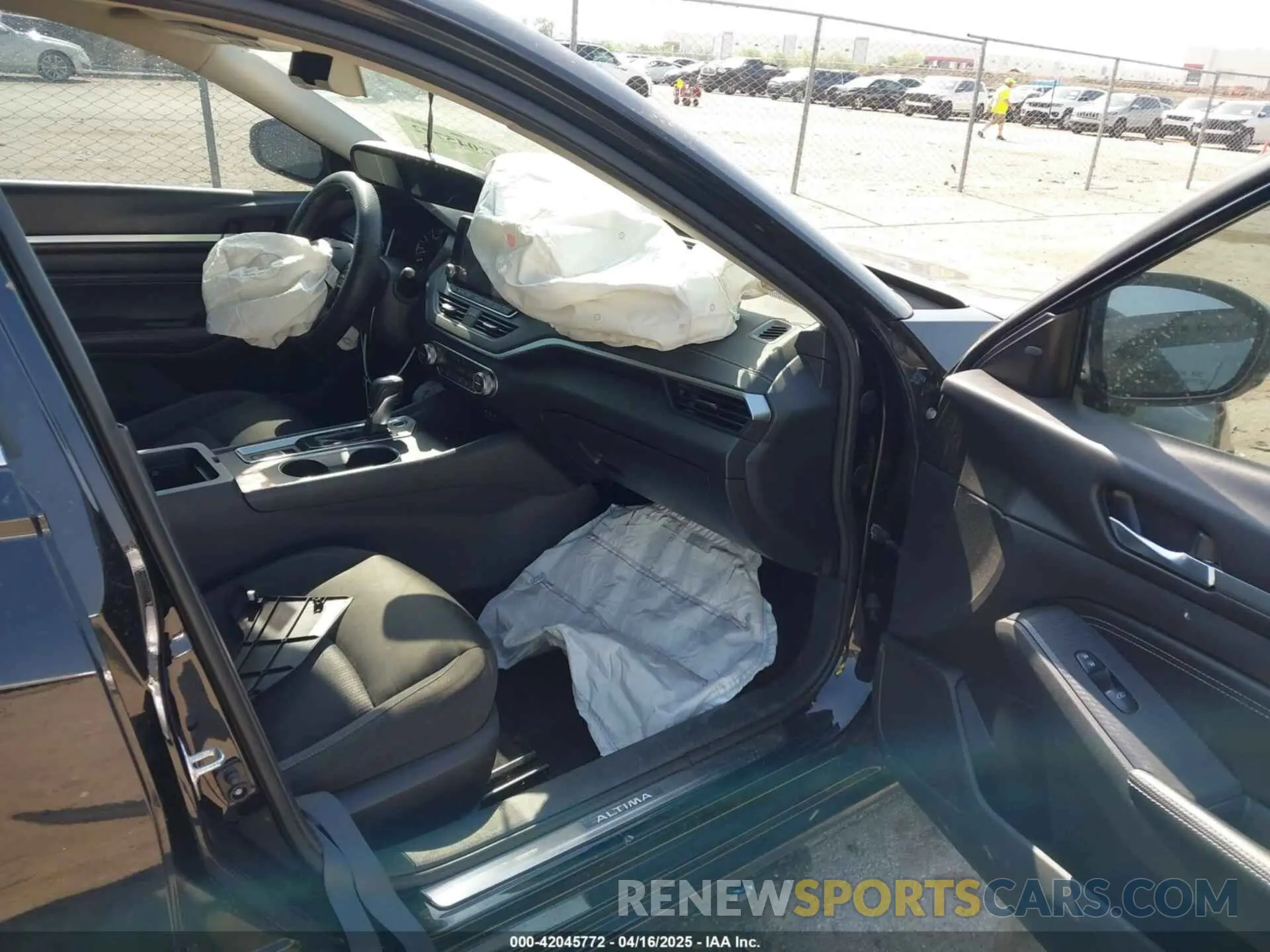 5 Photograph of a damaged car 1N4BL4DV2KC111475 NISSAN ALTIMA 2019