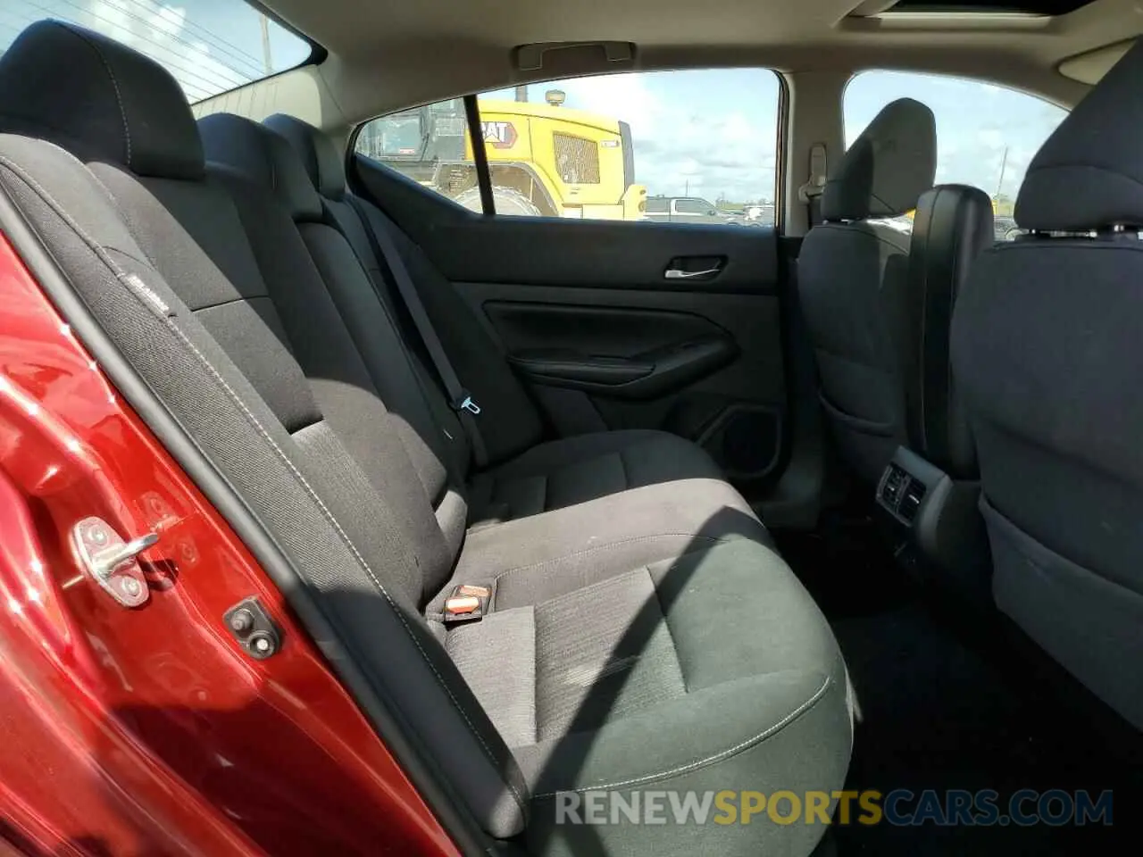 10 Photograph of a damaged car 1N4BL4DV2KC143424 NISSAN ALTIMA 2019
