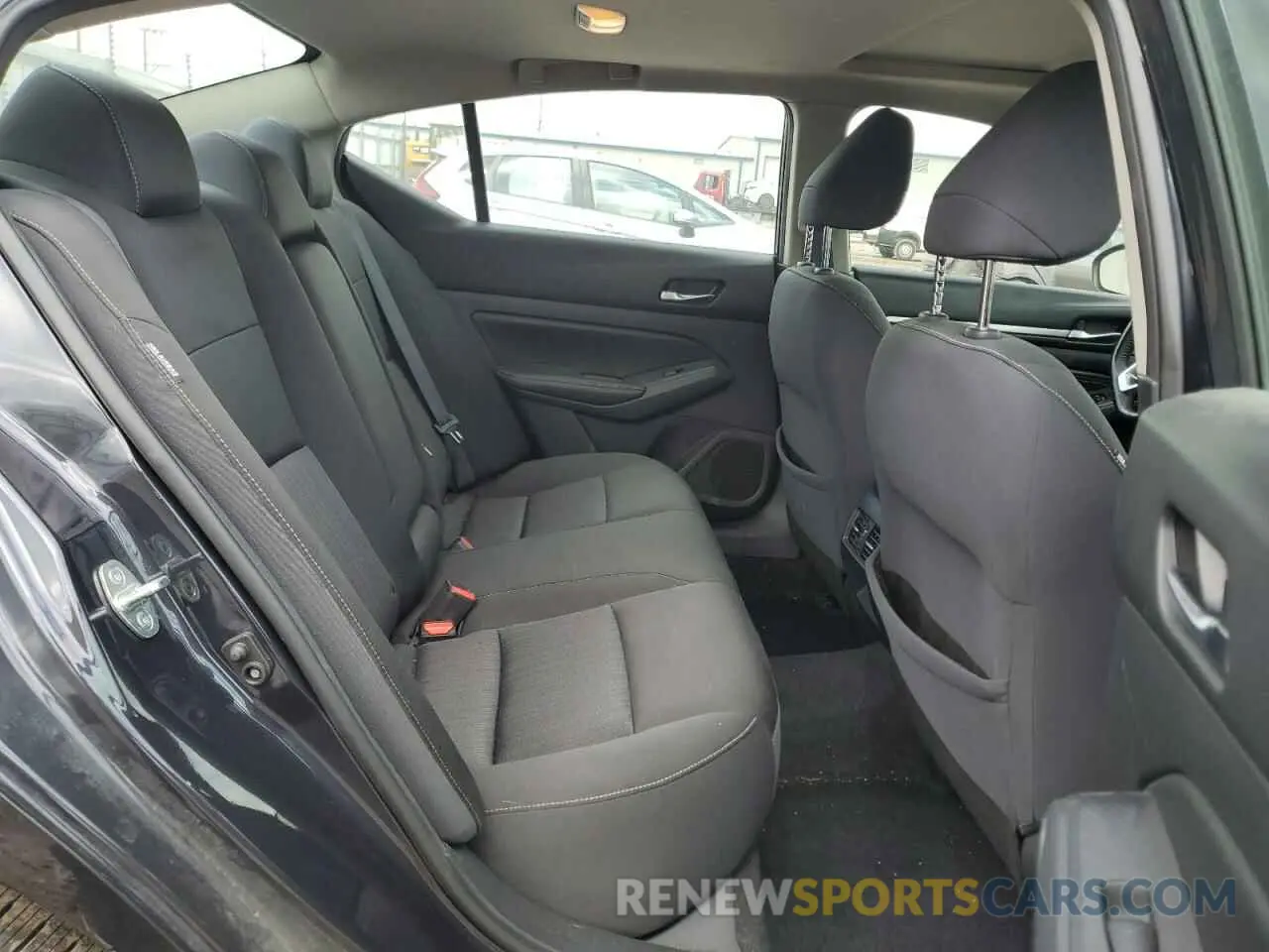 10 Photograph of a damaged car 1N4BL4DV3KC110254 NISSAN ALTIMA 2019