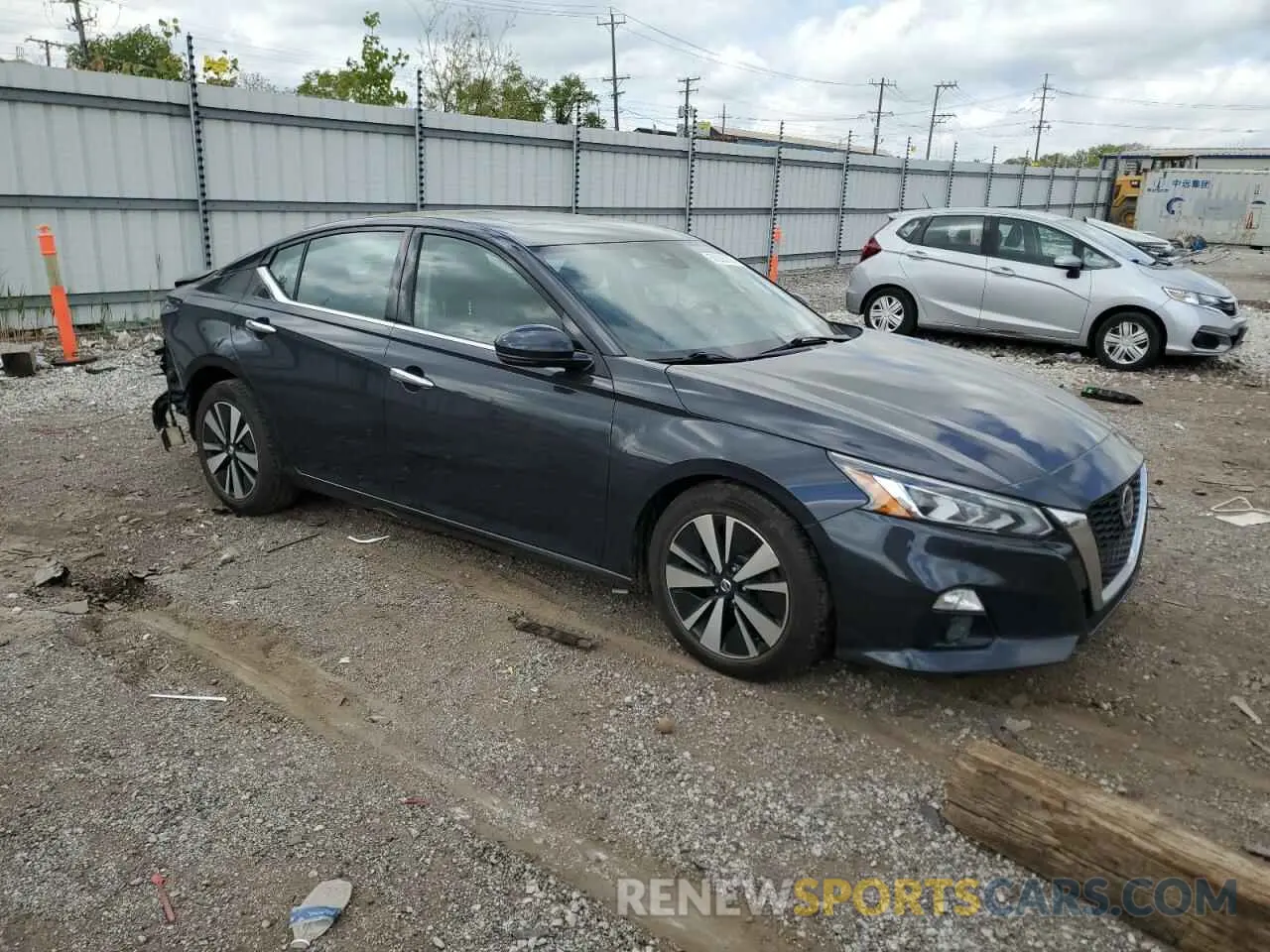 4 Photograph of a damaged car 1N4BL4DV3KC110254 NISSAN ALTIMA 2019