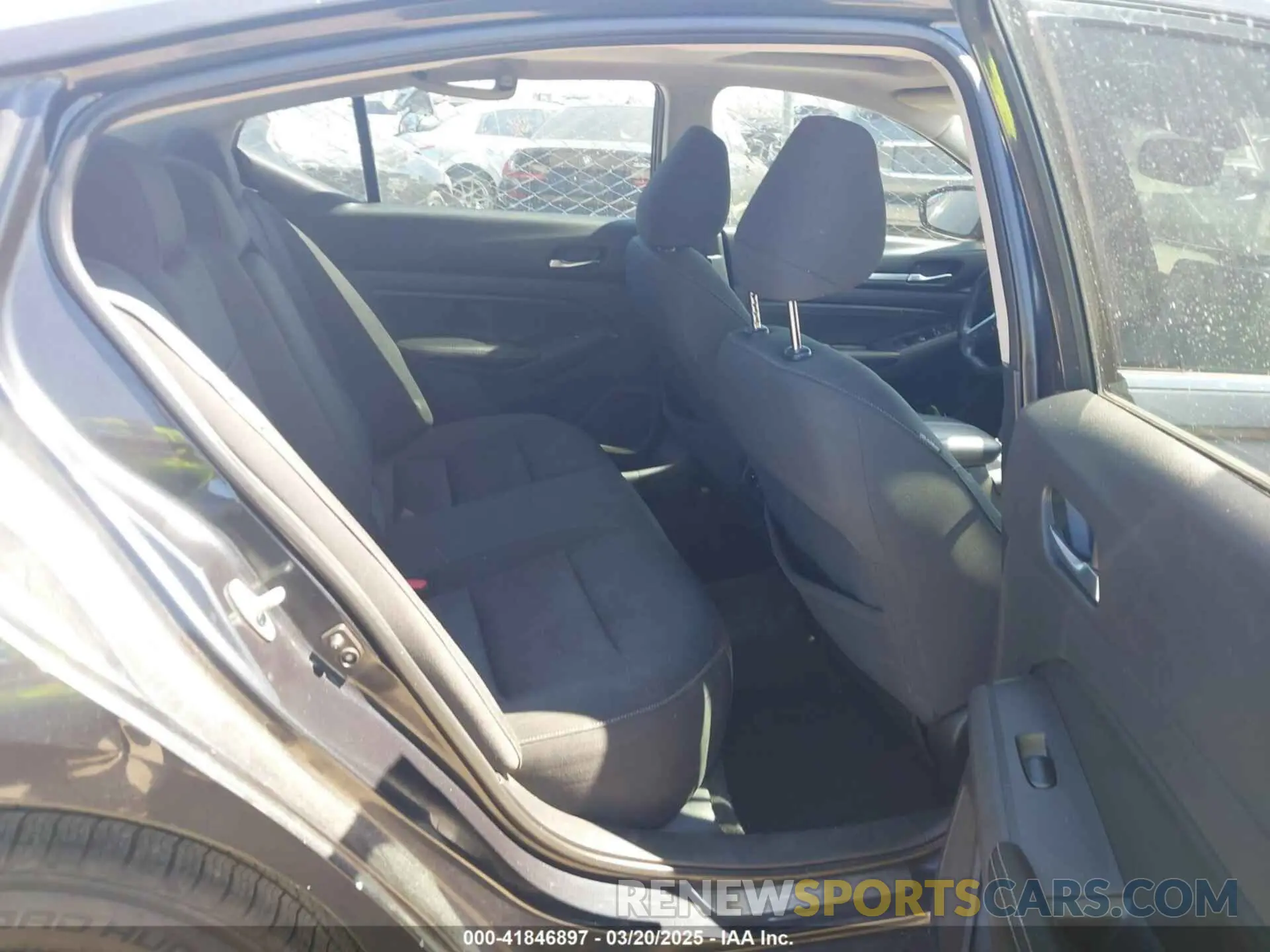 8 Photograph of a damaged car 1N4BL4DV3KC131234 NISSAN ALTIMA 2019