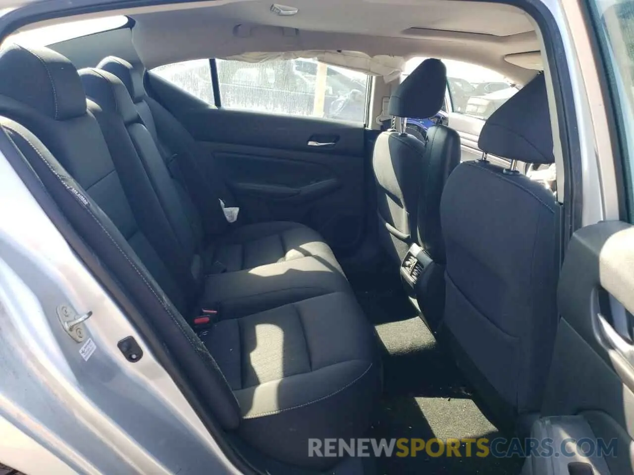 10 Photograph of a damaged car 1N4BL4DV3KC208328 NISSAN ALTIMA 2019