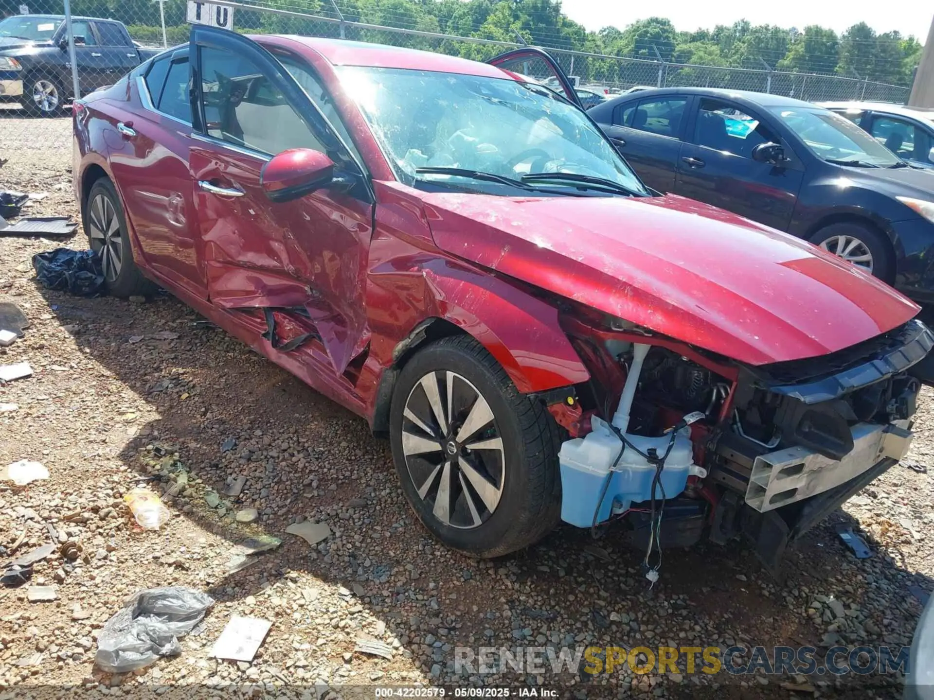1 Photograph of a damaged car 1N4BL4DV4KC108657 NISSAN ALTIMA 2019
