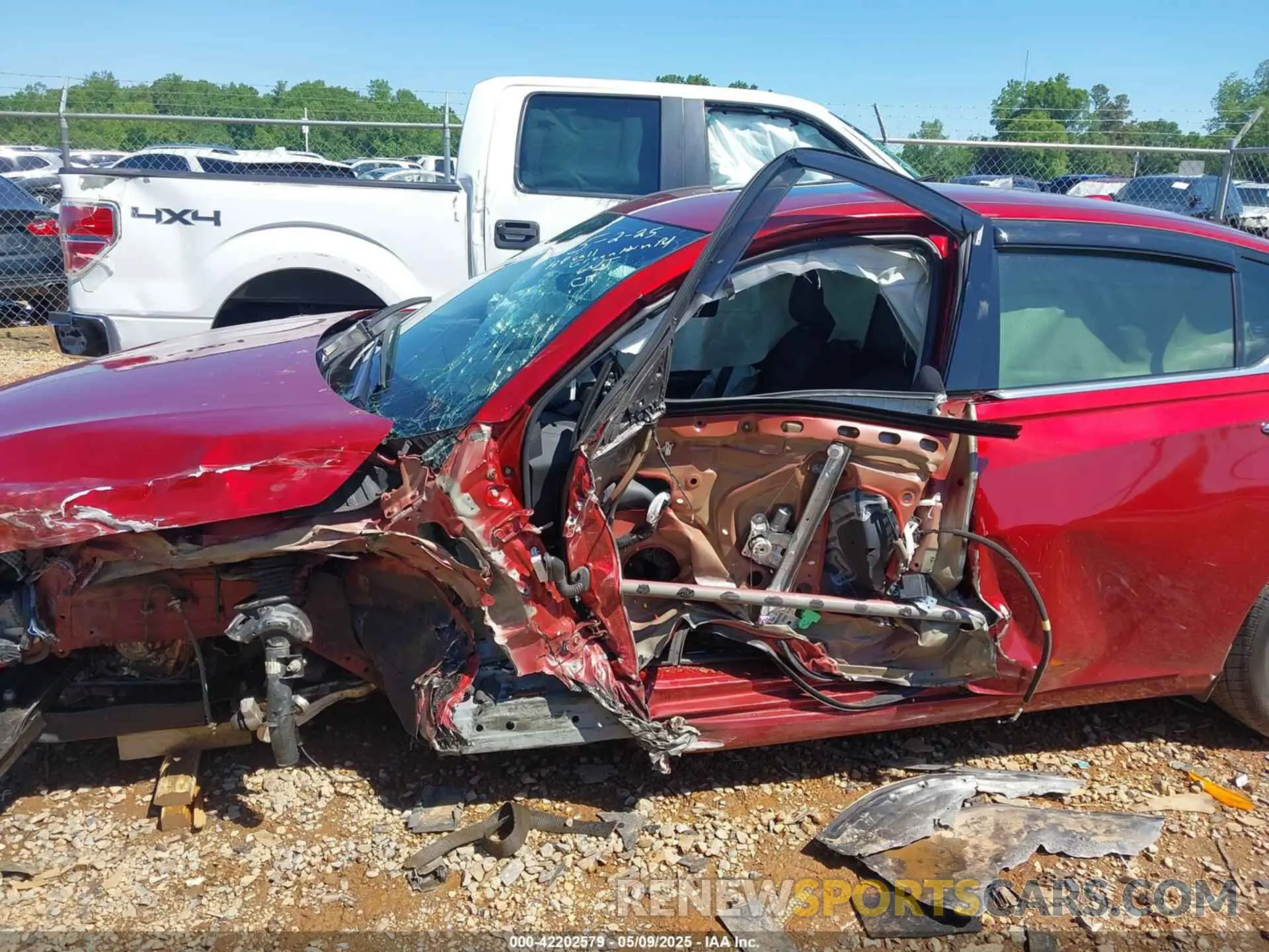 17 Photograph of a damaged car 1N4BL4DV4KC108657 NISSAN ALTIMA 2019