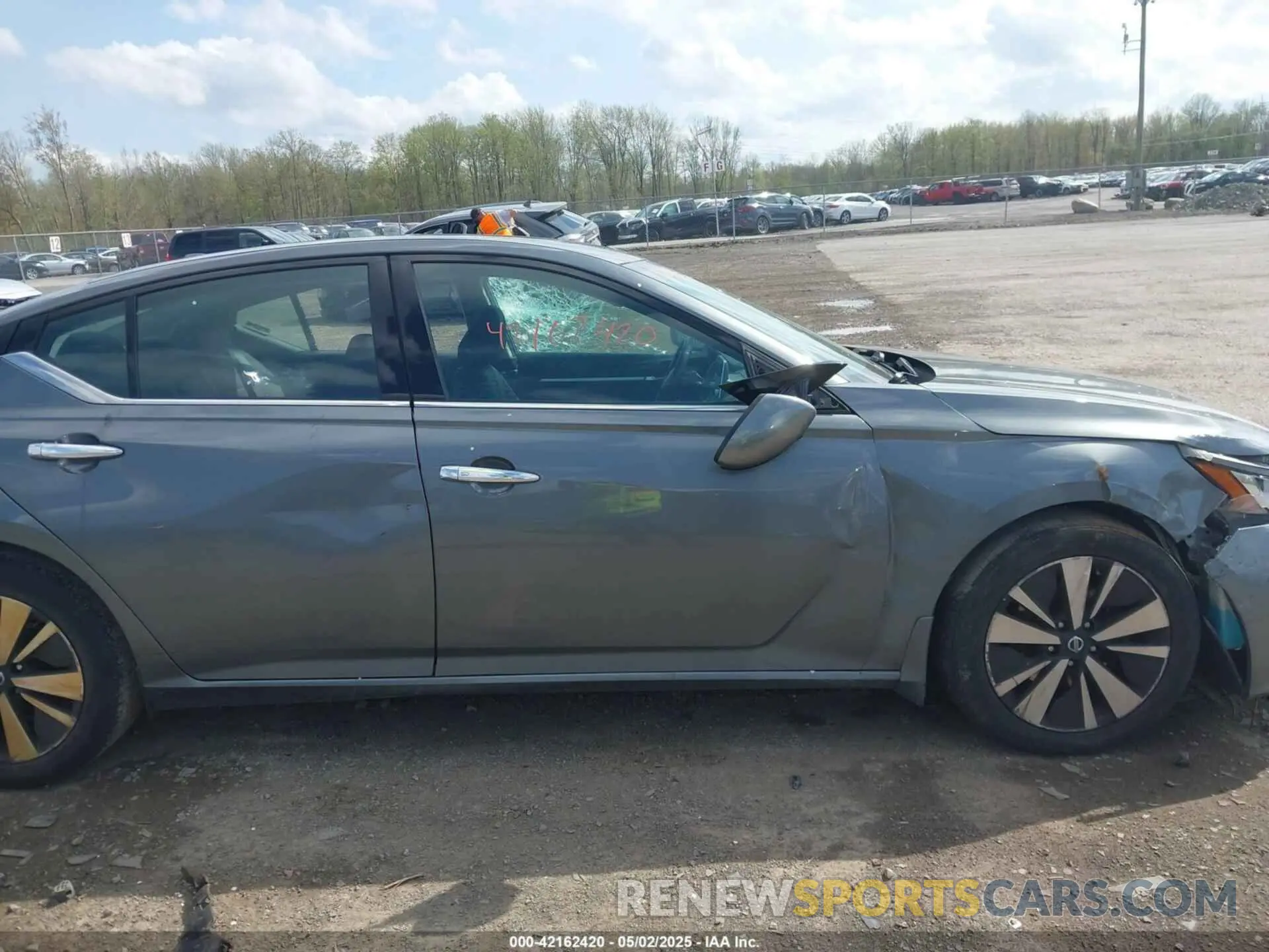12 Photograph of a damaged car 1N4BL4DV4KC112188 NISSAN ALTIMA 2019