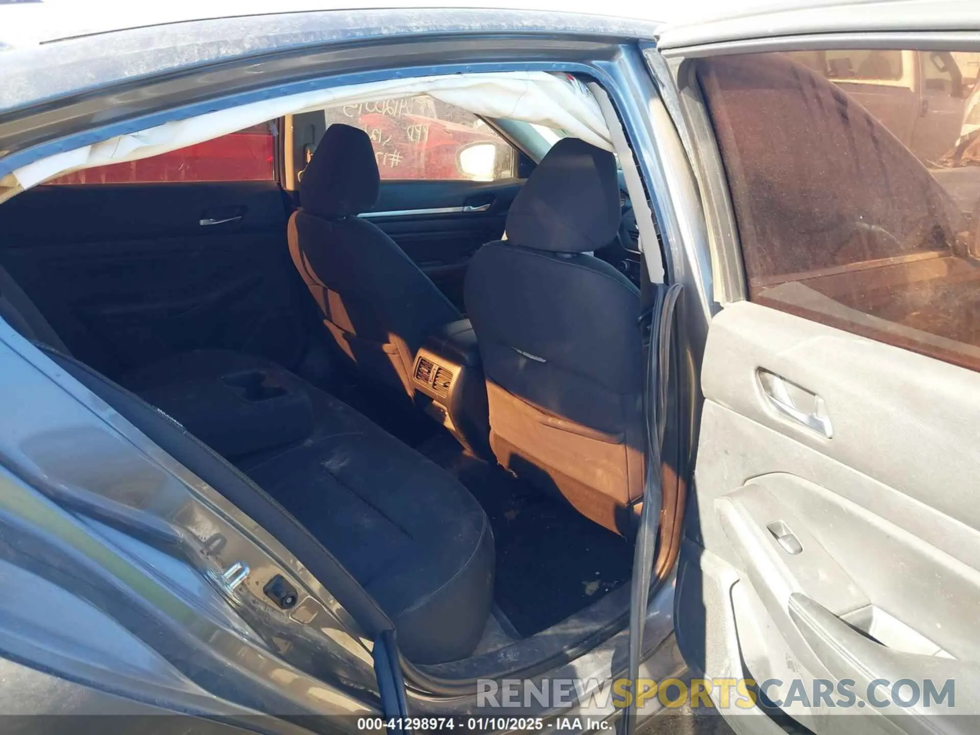 8 Photograph of a damaged car 1N4BL4DV5KC134538 NISSAN ALTIMA 2019