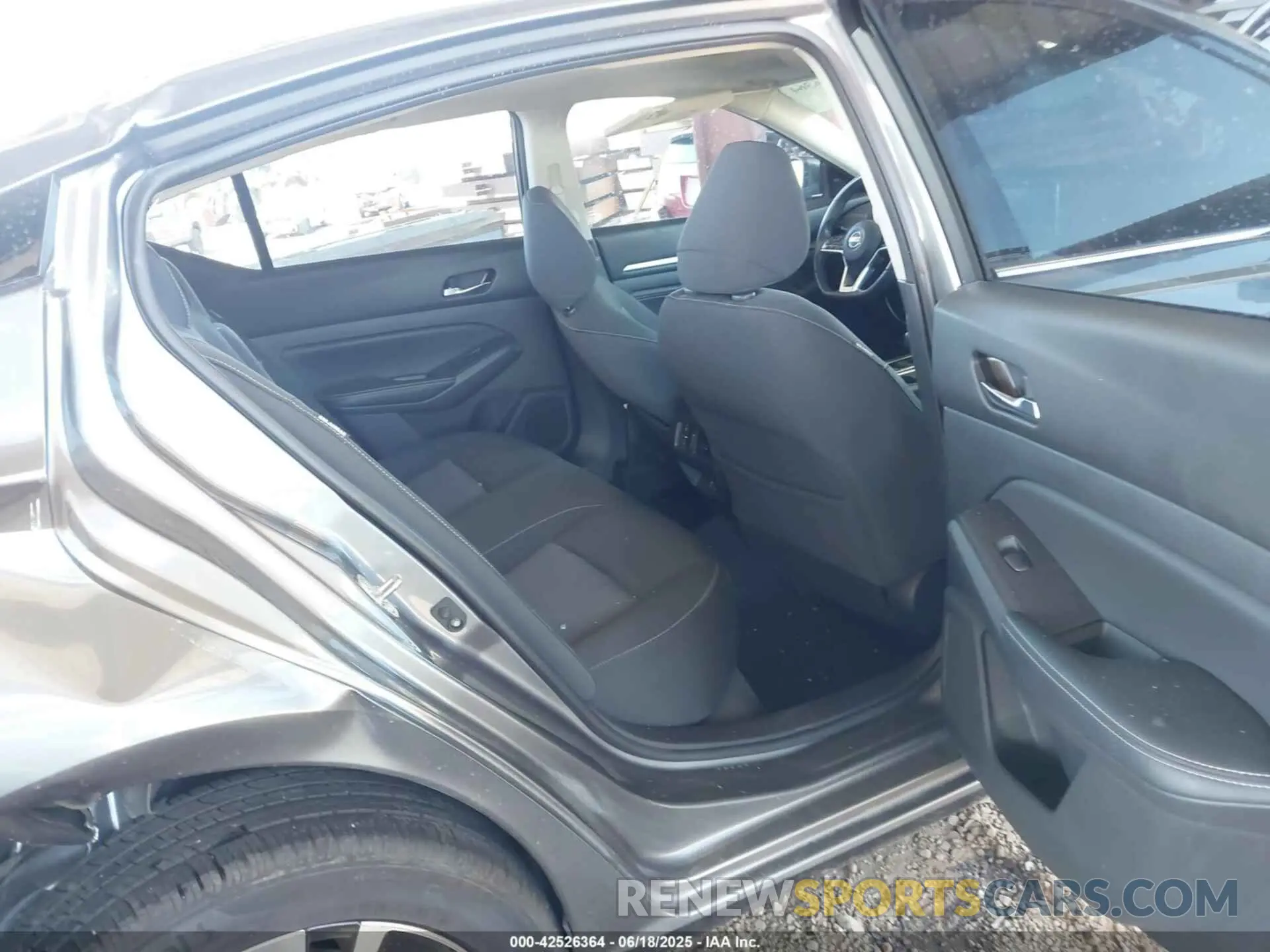 8 Photograph of a damaged car 1N4BL4DV5KC134636 NISSAN ALTIMA 2019