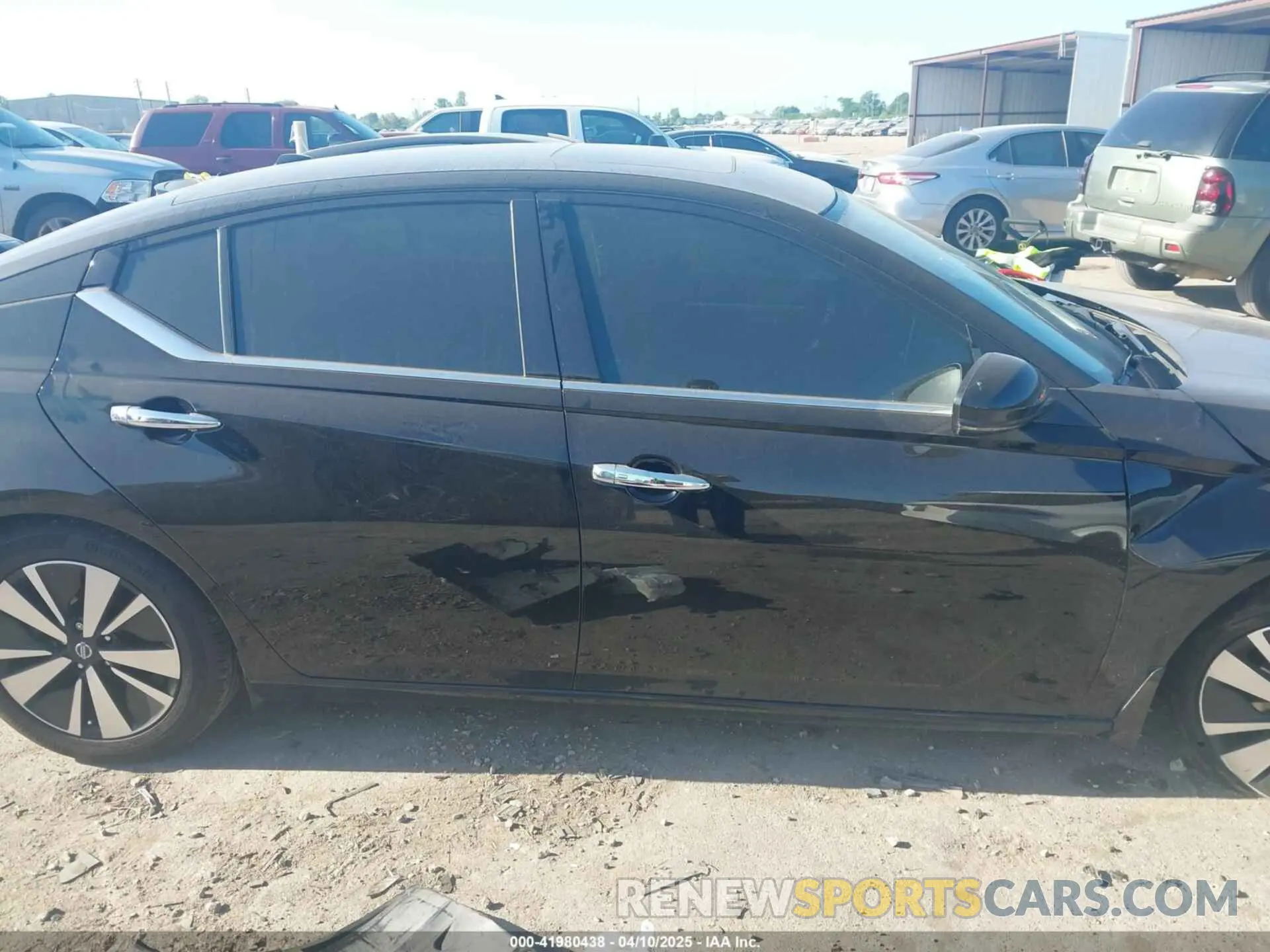 14 Photograph of a damaged car 1N4BL4DV5KC148231 NISSAN ALTIMA 2019