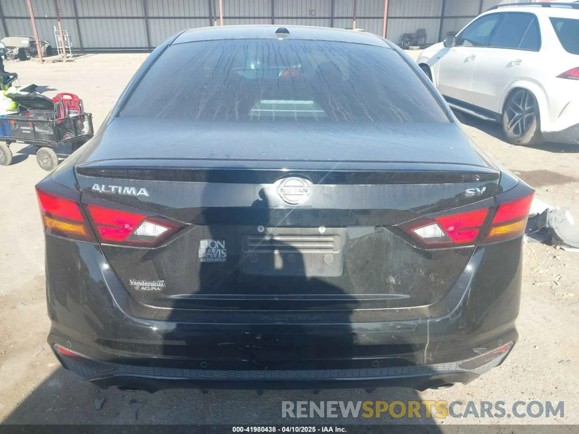 17 Photograph of a damaged car 1N4BL4DV5KC148231 NISSAN ALTIMA 2019
