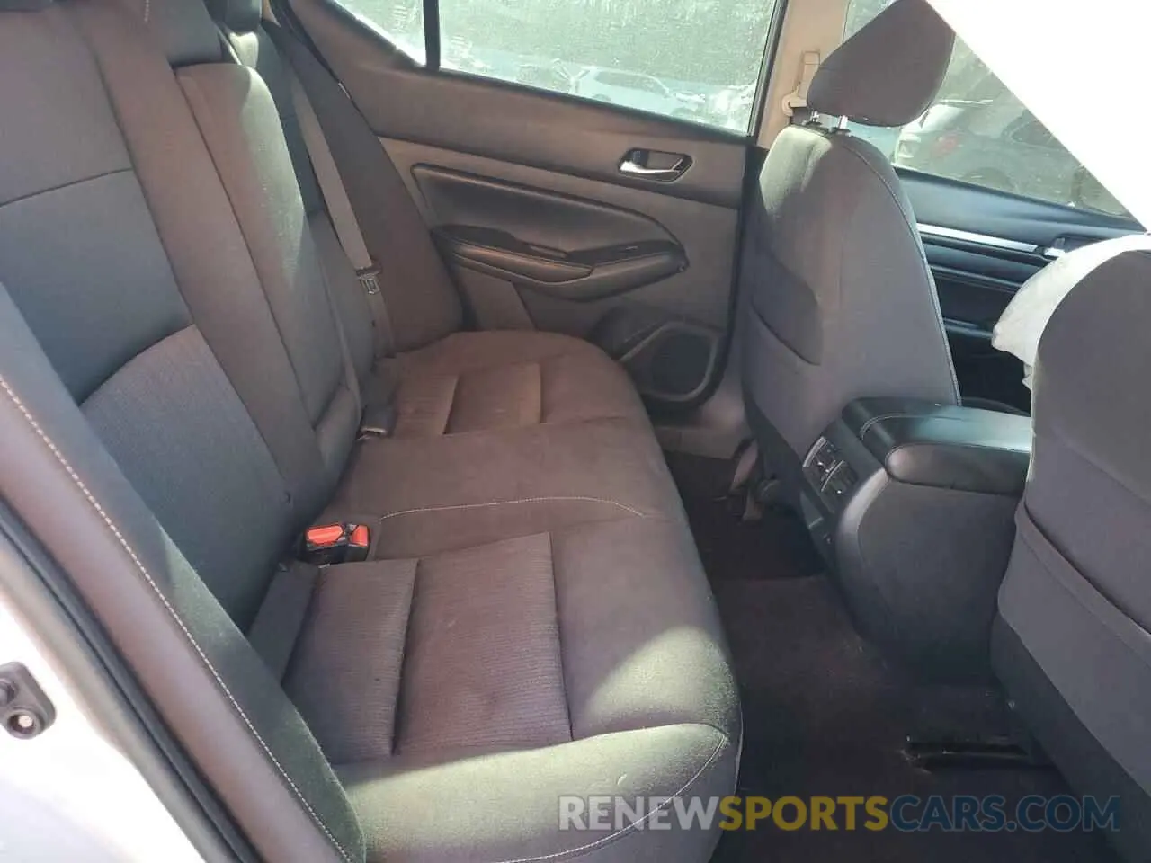 10 Photograph of a damaged car 1N4BL4DV5KC151436 NISSAN ALTIMA 2019
