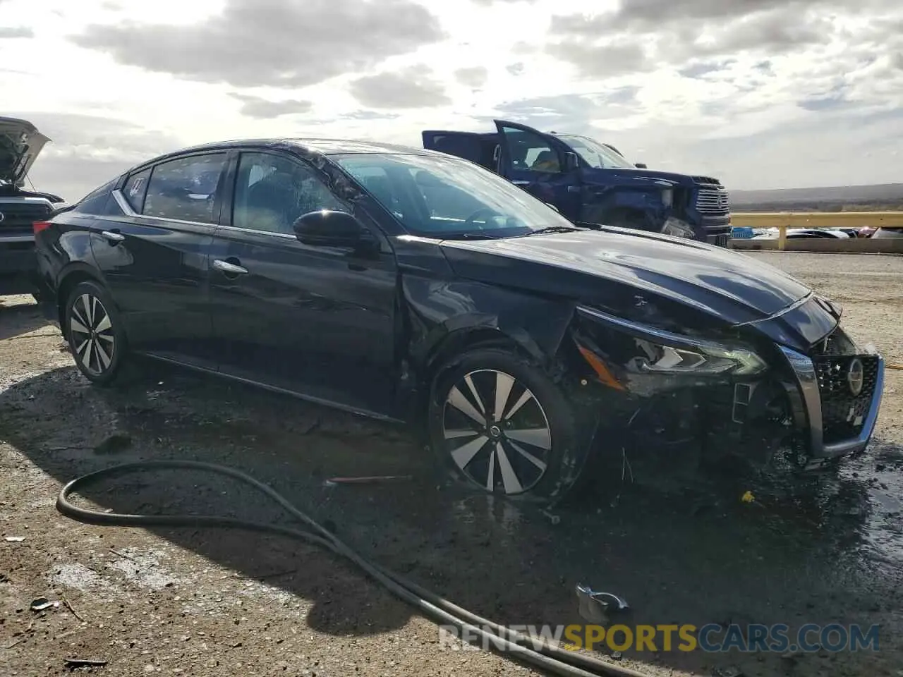4 Photograph of a damaged car 1N4BL4DV5KN306054 NISSAN ALTIMA 2019