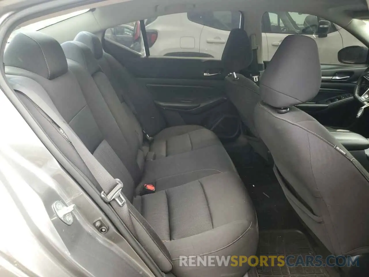 10 Photograph of a damaged car 1N4BL4DV6KC104948 NISSAN ALTIMA 2019