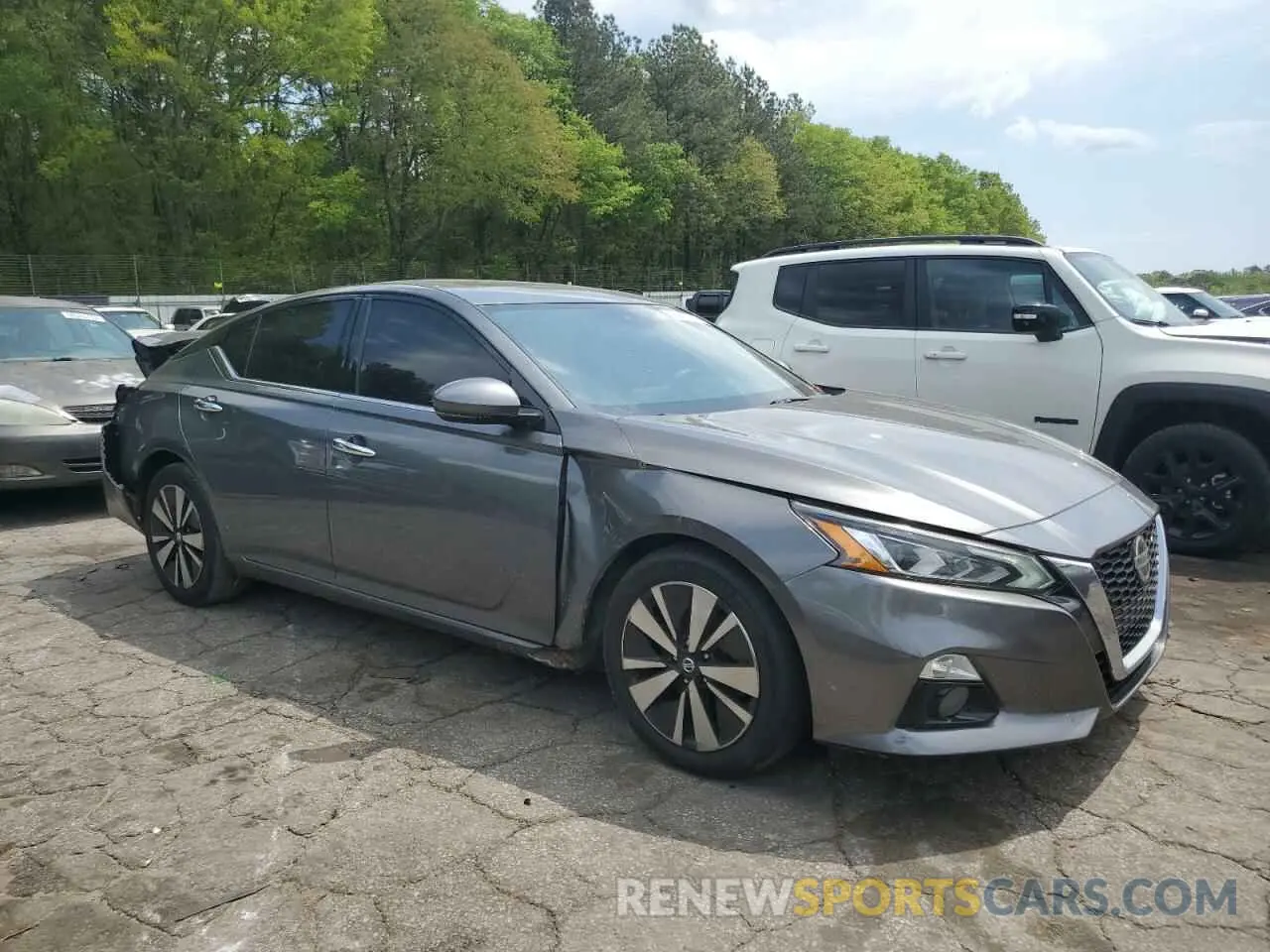 4 Photograph of a damaged car 1N4BL4DV6KC104948 NISSAN ALTIMA 2019