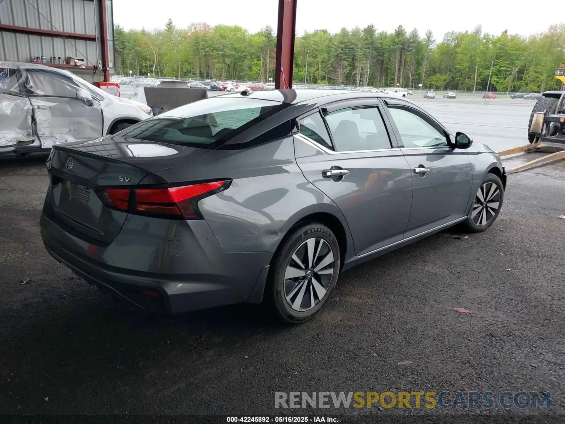 4 Photograph of a damaged car 1N4BL4DV6KC143166 NISSAN ALTIMA 2019