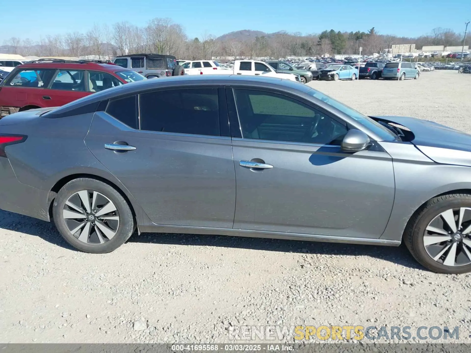 13 Photograph of a damaged car 1N4BL4DV7KC121581 NISSAN ALTIMA 2019