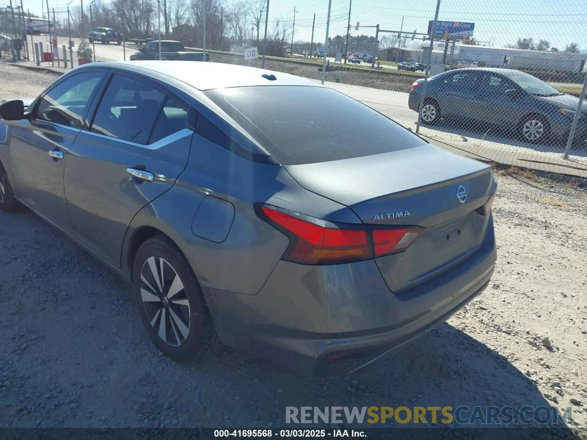 3 Photograph of a damaged car 1N4BL4DV7KC121581 NISSAN ALTIMA 2019
