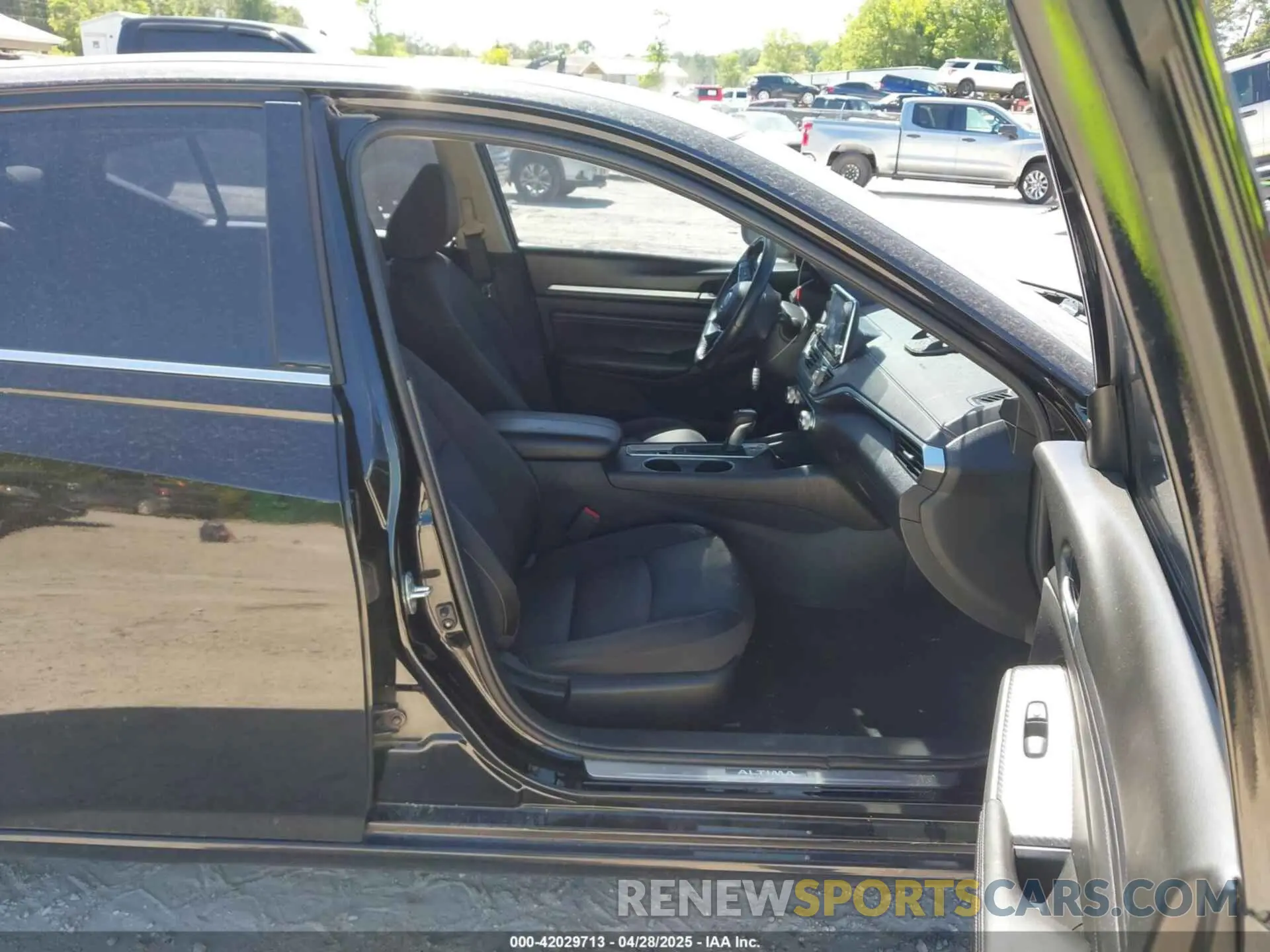 5 Photograph of a damaged car 1N4BL4DV7KC138834 NISSAN ALTIMA 2019