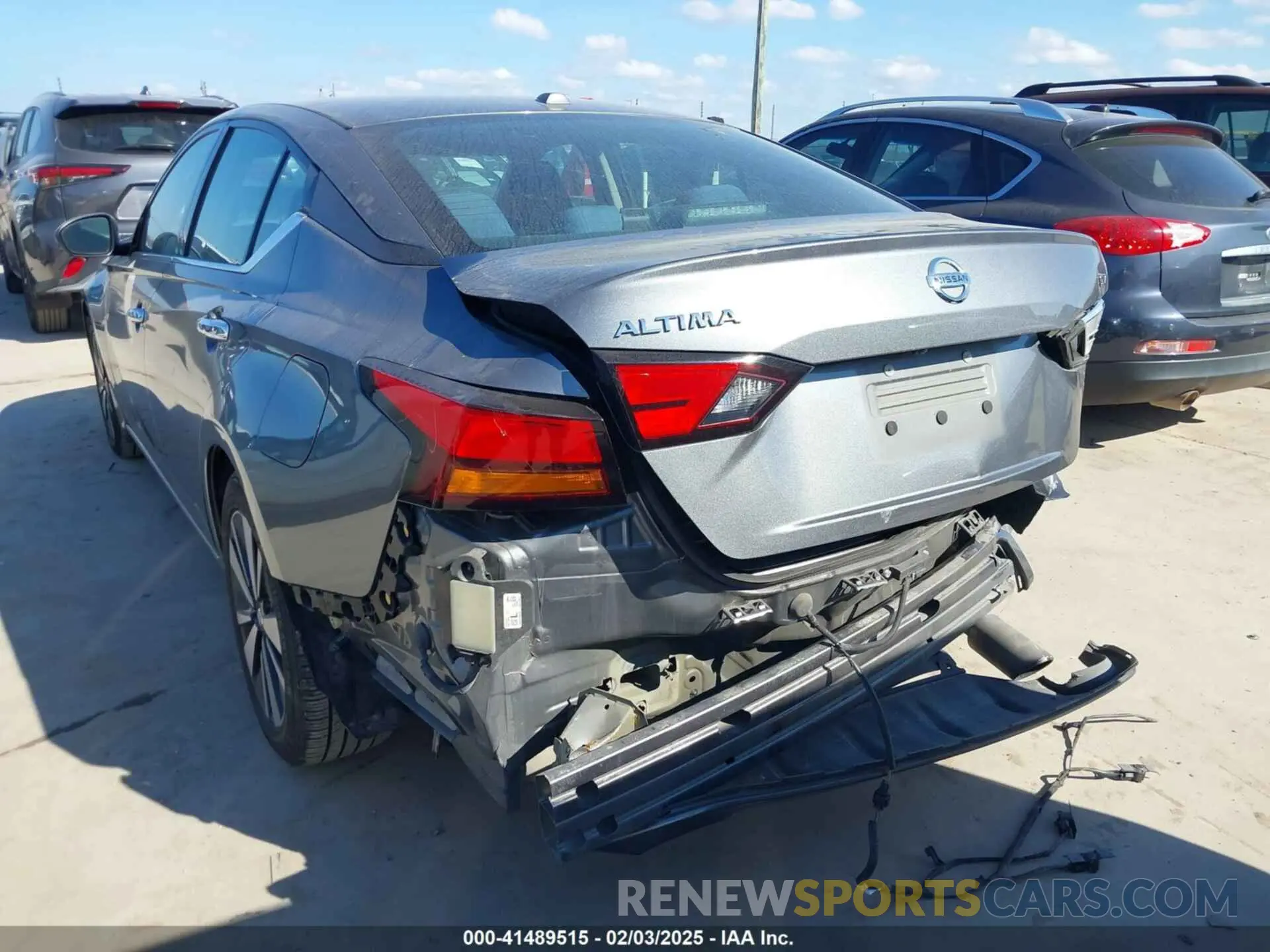 3 Photograph of a damaged car 1N4BL4DV8KC132878 NISSAN ALTIMA 2019