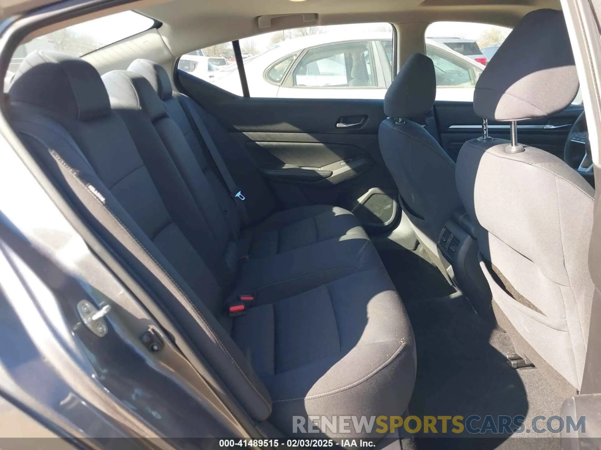 8 Photograph of a damaged car 1N4BL4DV8KC132878 NISSAN ALTIMA 2019