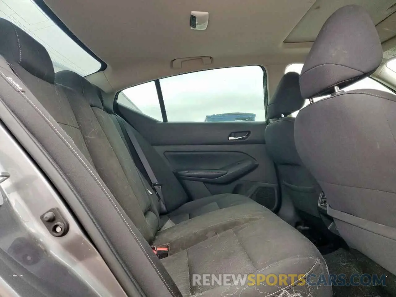10 Photograph of a damaged car 1N4BL4DV8KC184222 NISSAN ALTIMA 2019