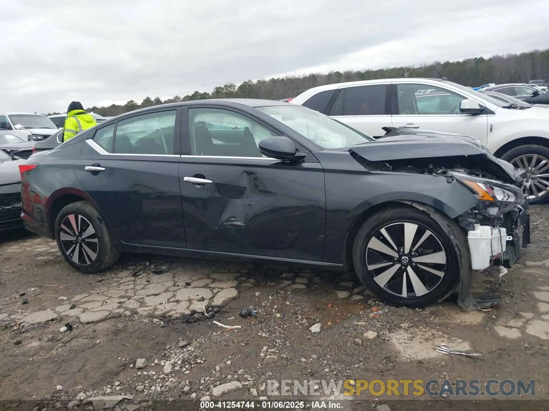 13 Photograph of a damaged car 1N4BL4DV8KC210530 NISSAN ALTIMA 2019