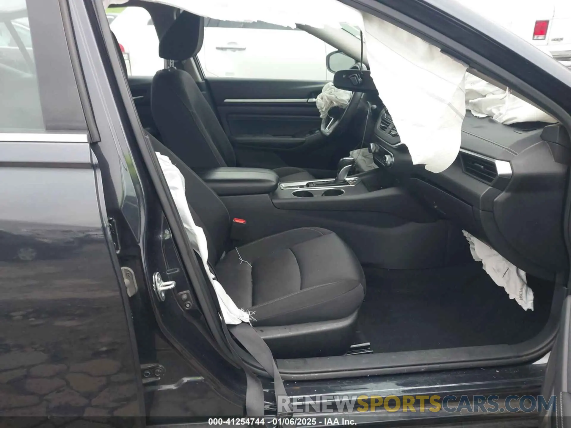5 Photograph of a damaged car 1N4BL4DV8KC210530 NISSAN ALTIMA 2019