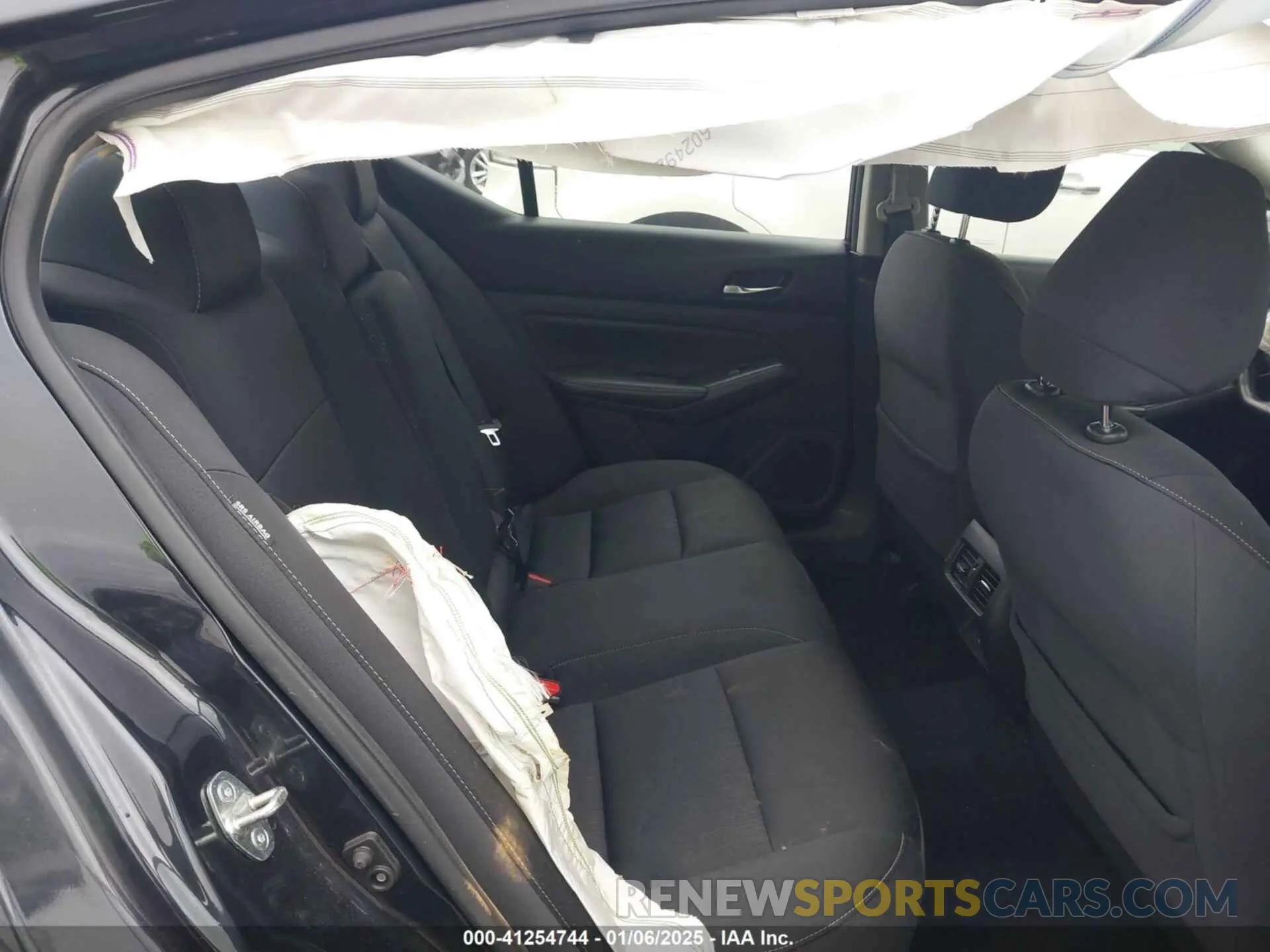 8 Photograph of a damaged car 1N4BL4DV8KC210530 NISSAN ALTIMA 2019