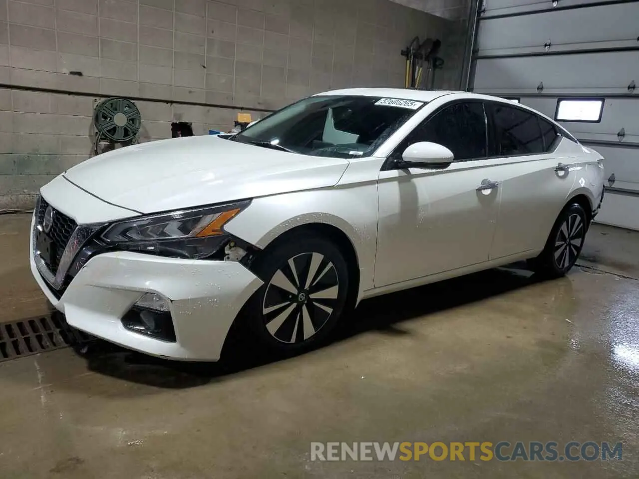1 Photograph of a damaged car 1N4BL4DW7KC201097 NISSAN ALTIMA 2019