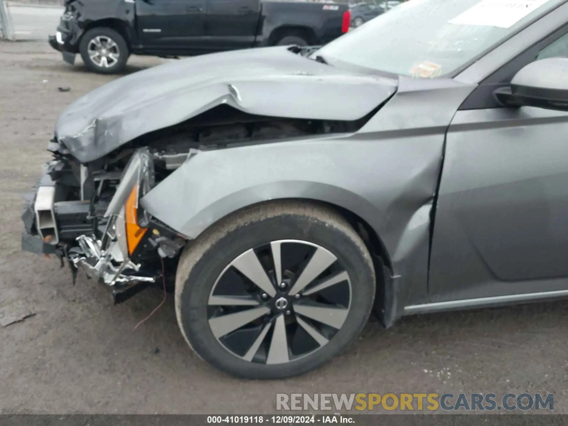 19 Photograph of a damaged car 1N4BL4DW9KN304235 NISSAN ALTIMA 2019