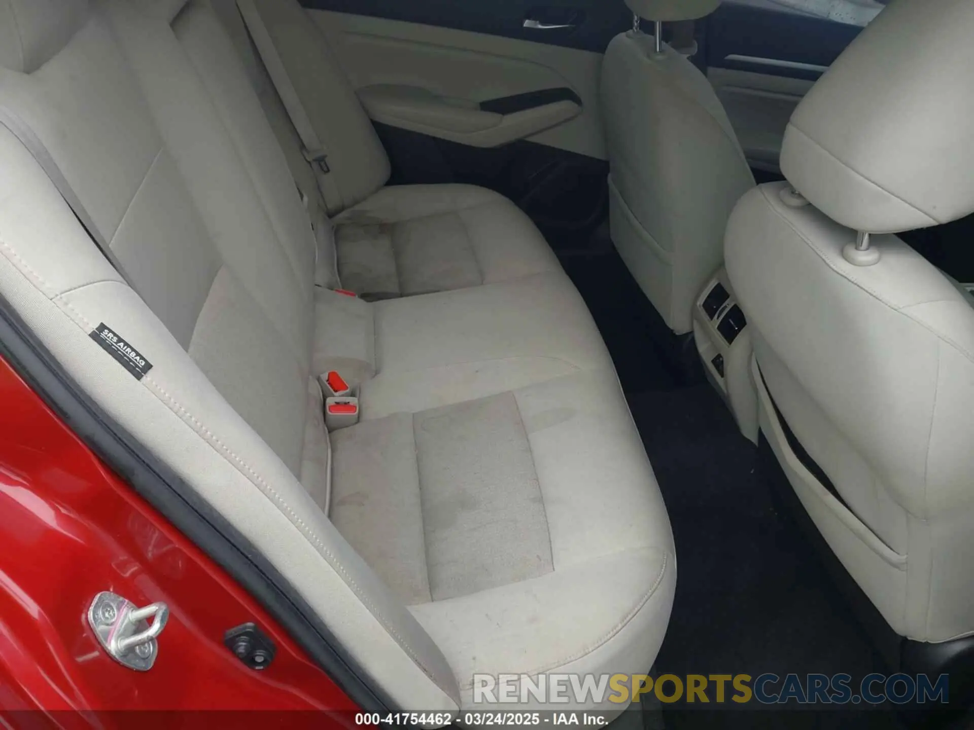 8 Photograph of a damaged car 1N4BL4DW9KN309595 NISSAN ALTIMA 2019