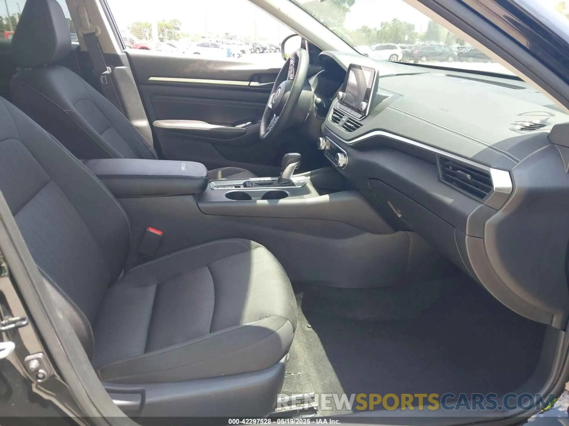5 Photograph of a damaged car 1N4BL4DWXKC194615 NISSAN ALTIMA 2019